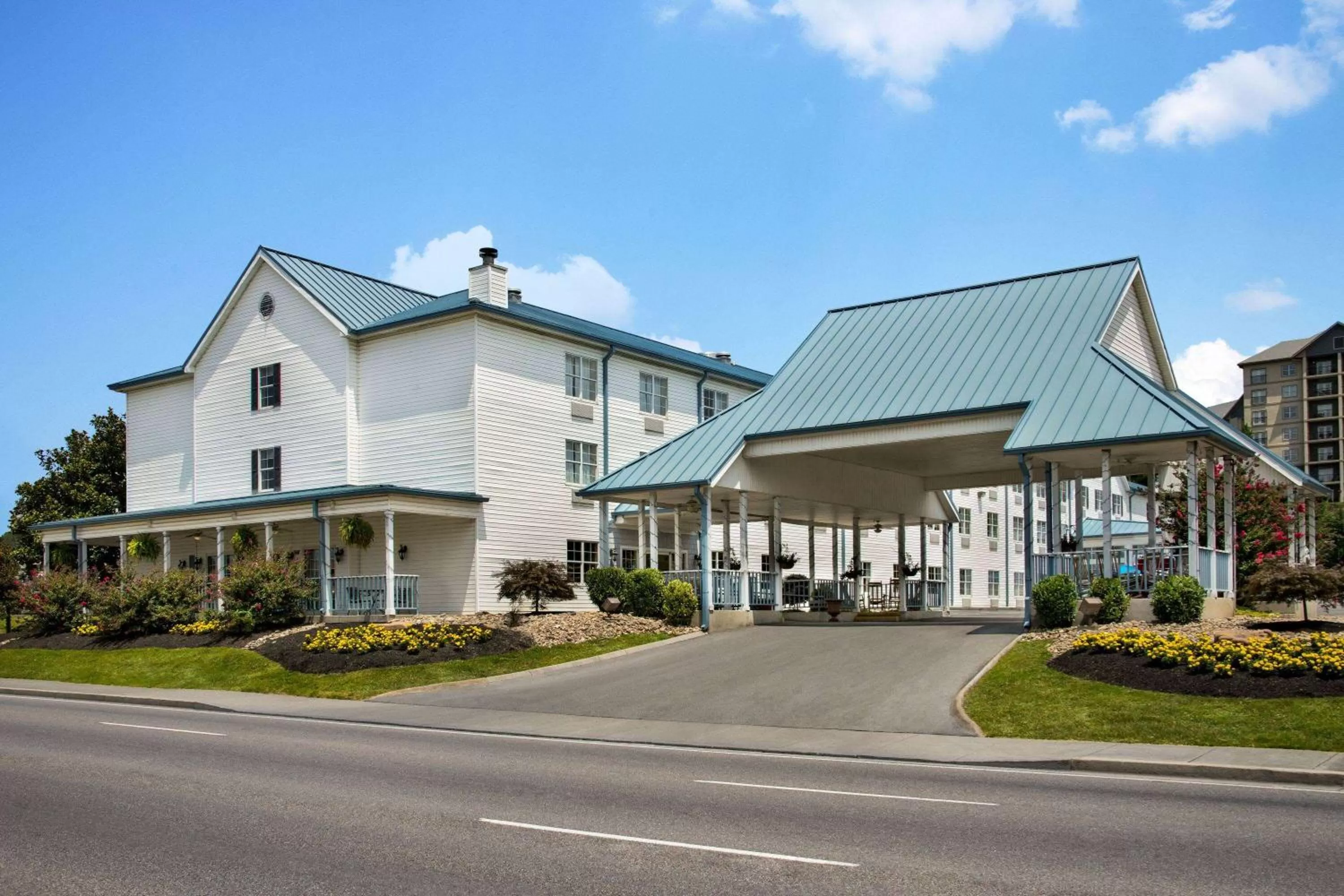 Property building in Ramada by Wyndham Pigeon Forge North