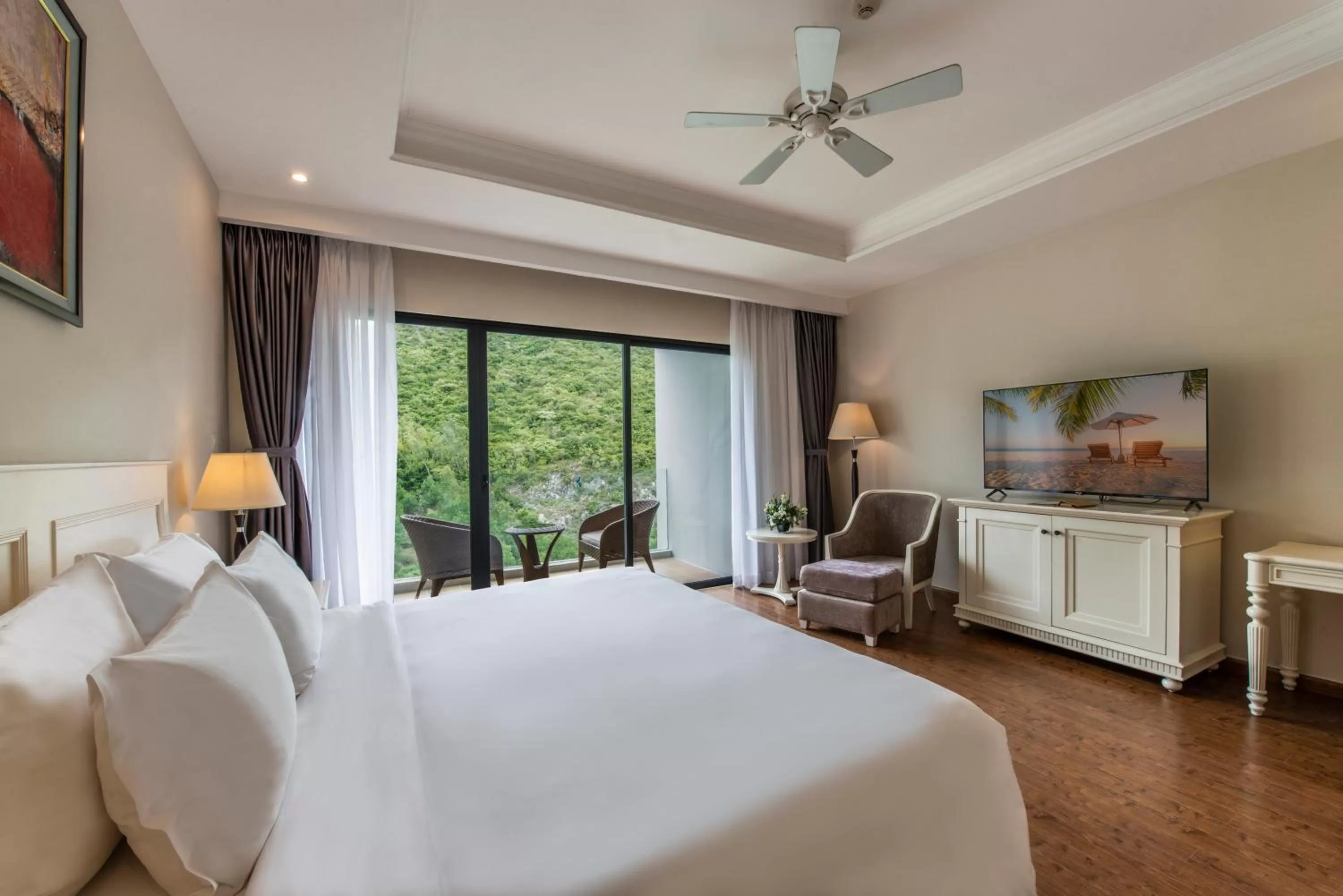 Bedroom, Bed in Vinpearl Resort & Spa Nha Trang Bay