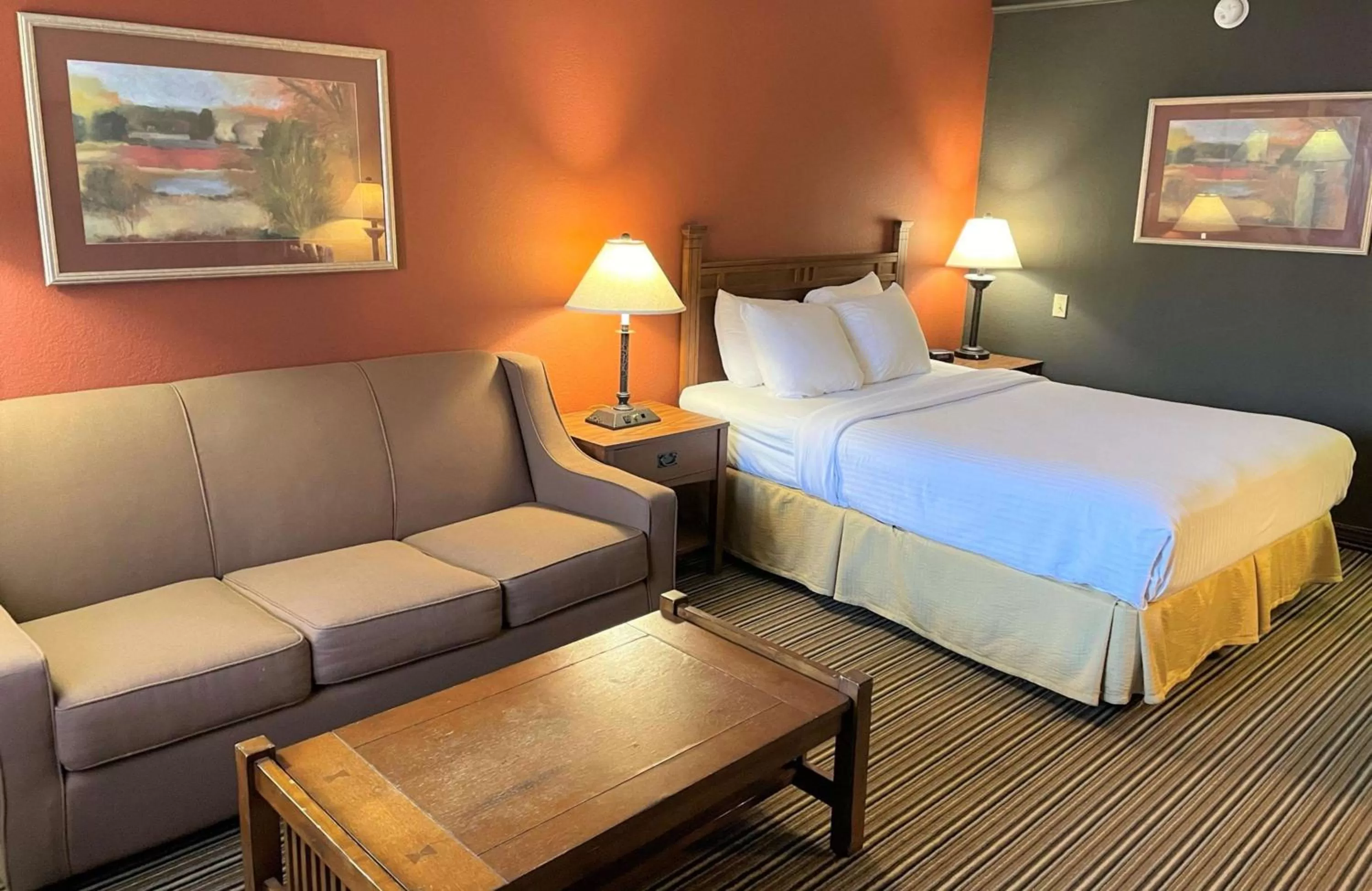 Bedroom, Bed in Best Western Starlite Village