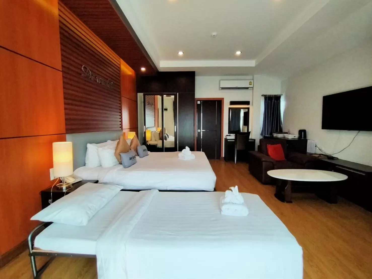 Photo of the whole room, Bed in Hotel De Wualai