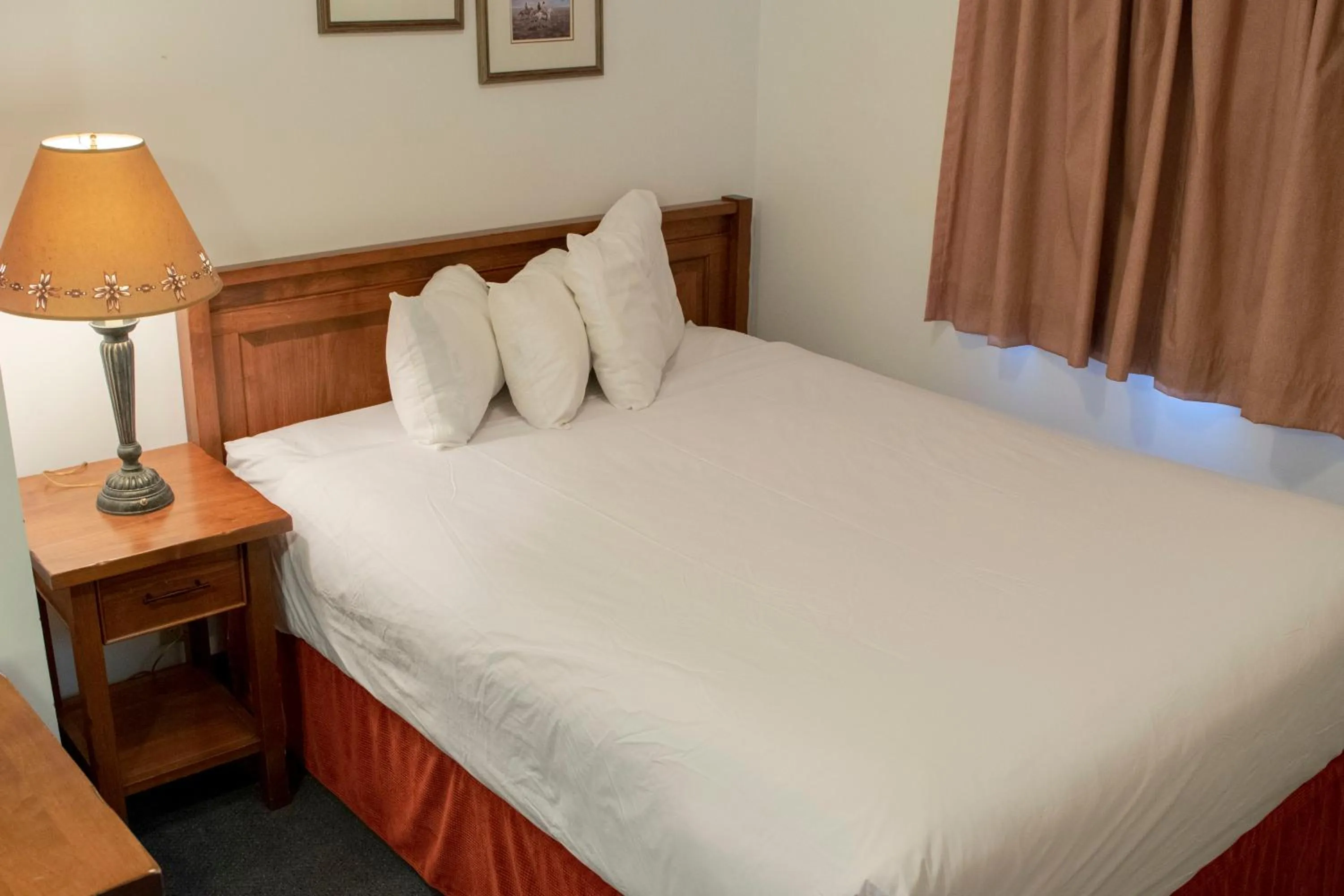 Bed in Aspen Village