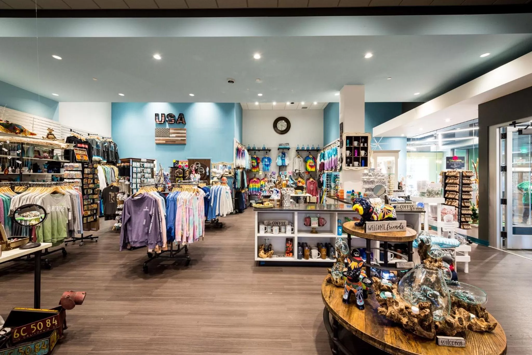 On-site shops in The Kartrite Resort and Indoor Waterpark