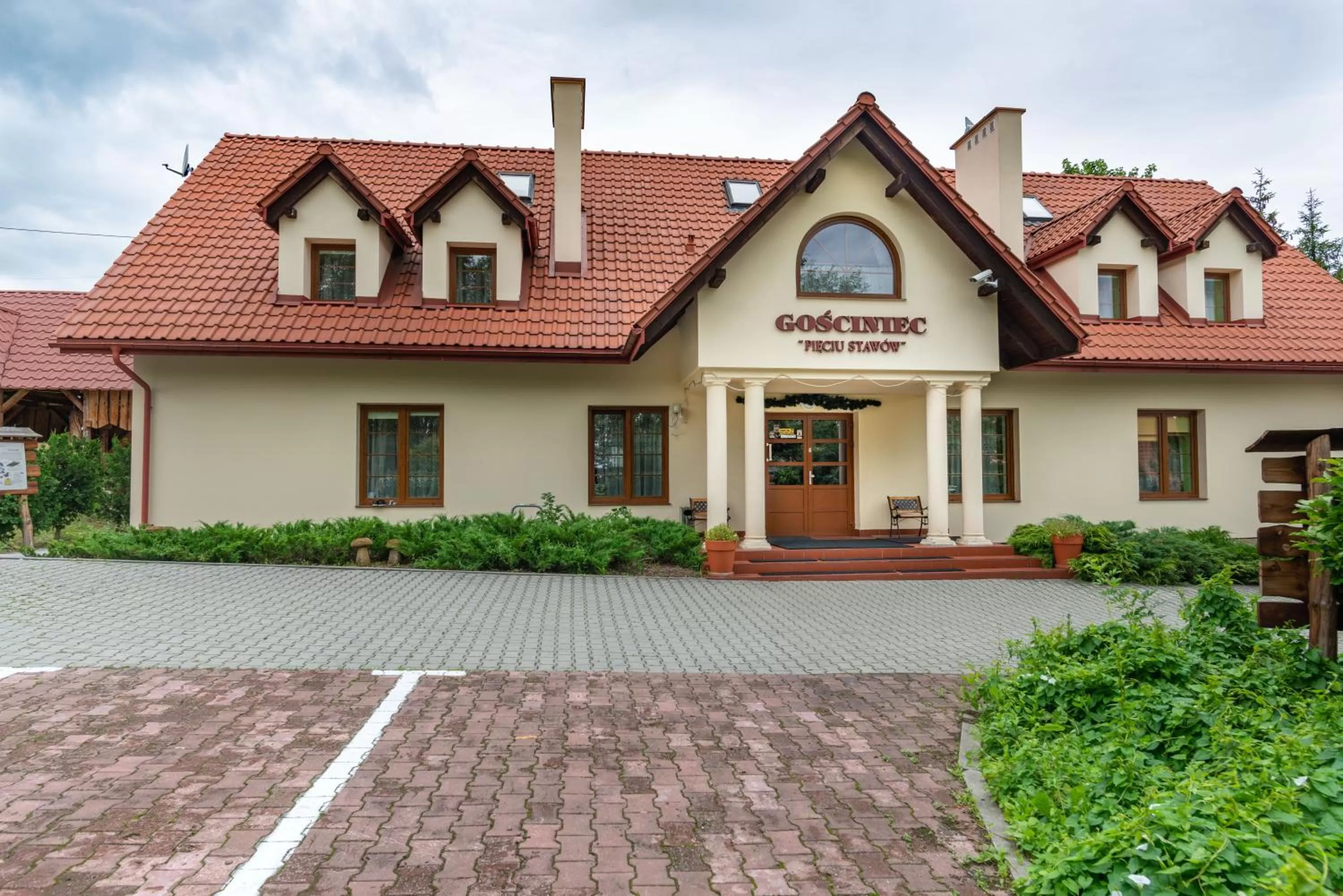 Property building in Gościniec Pięciu Stawów