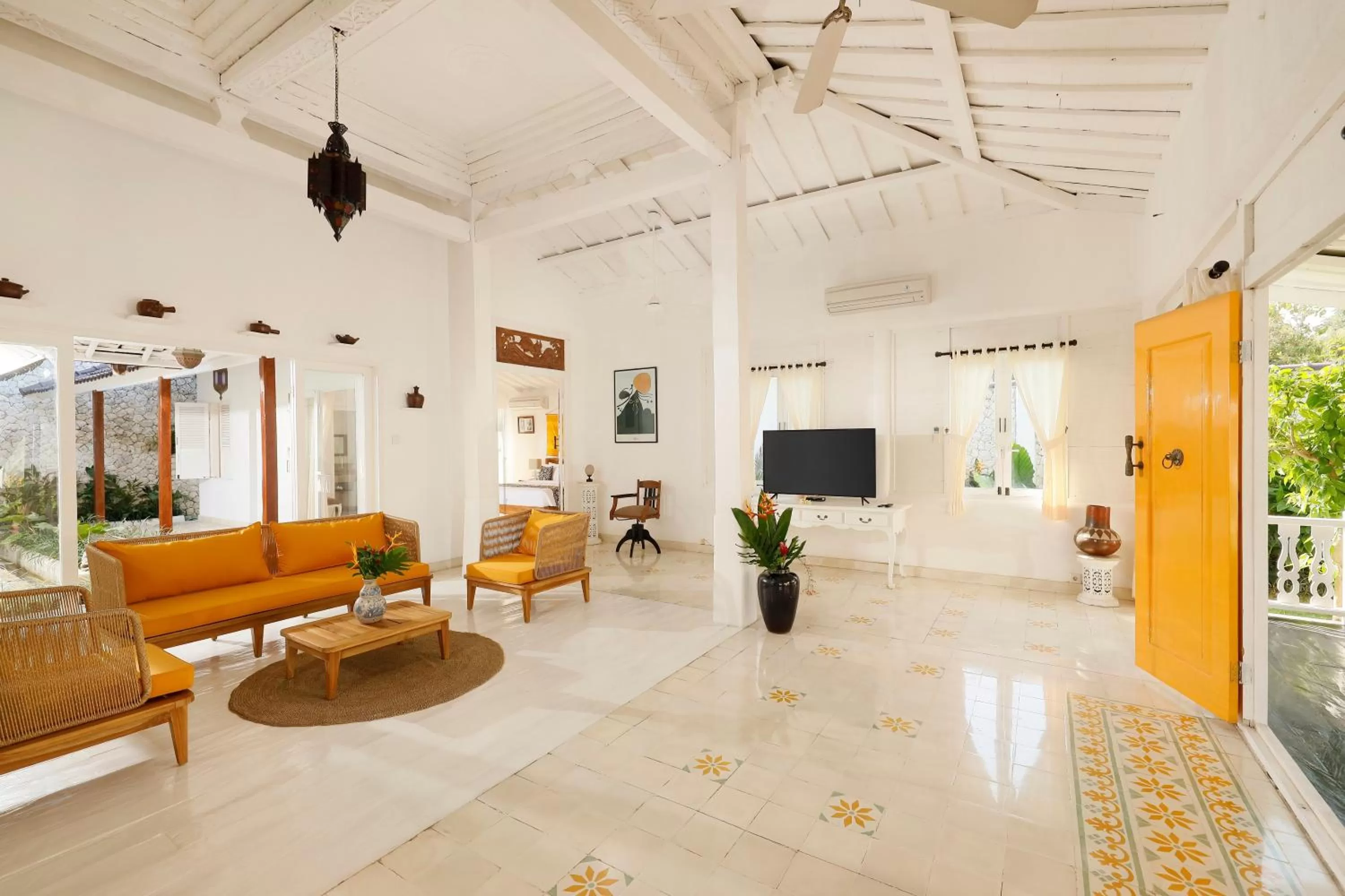 TV and multimedia in Puri Tempo Doeloe Boutique Hotel