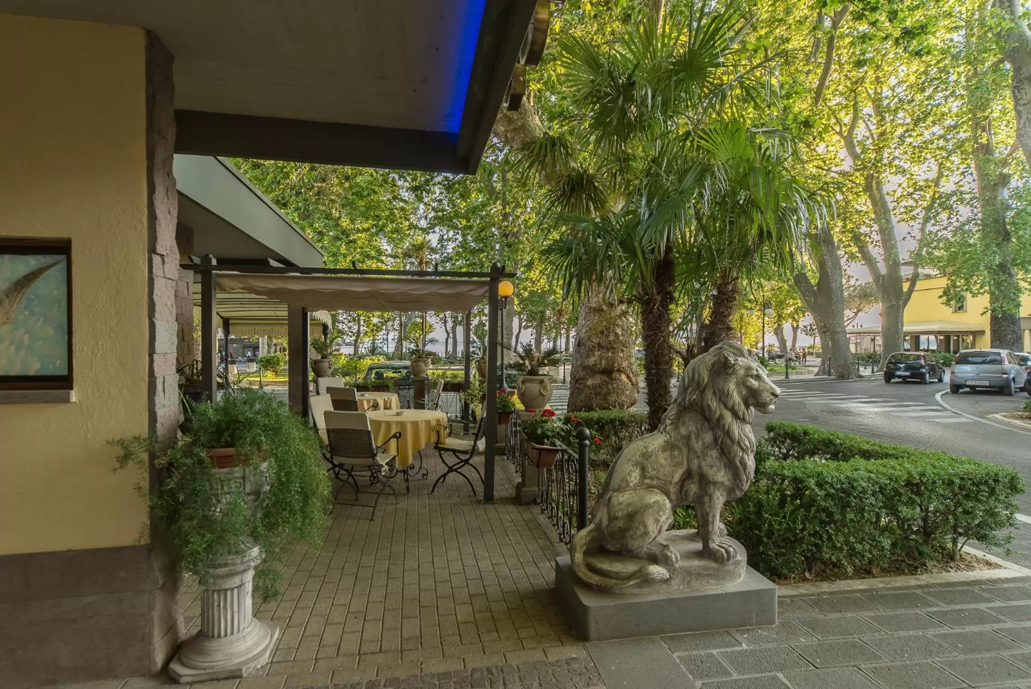 Facade/entrance in Hotel Columbus sul Lago