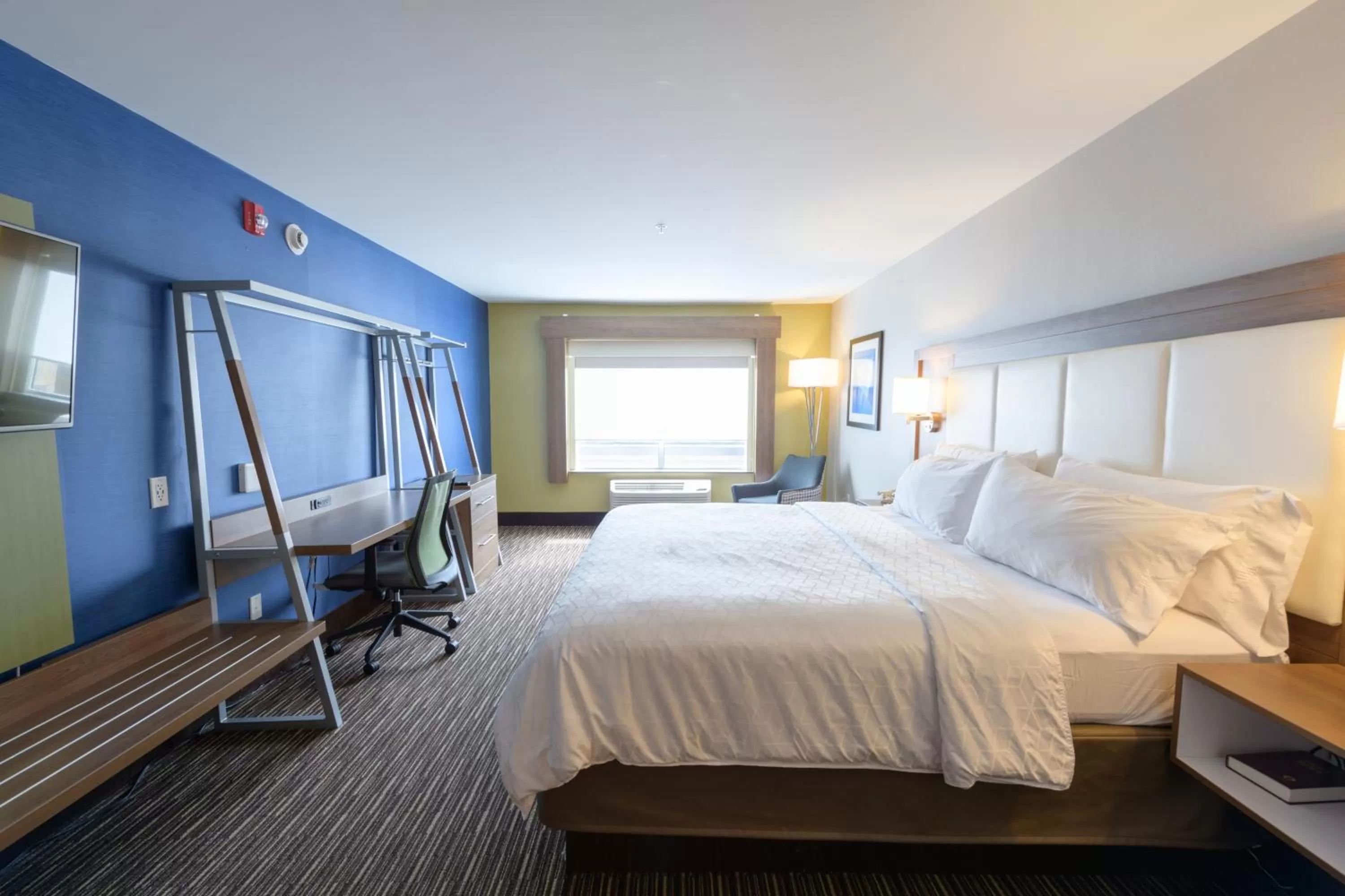 Bed in Holiday Inn Express & Suites Jamestown by IHG