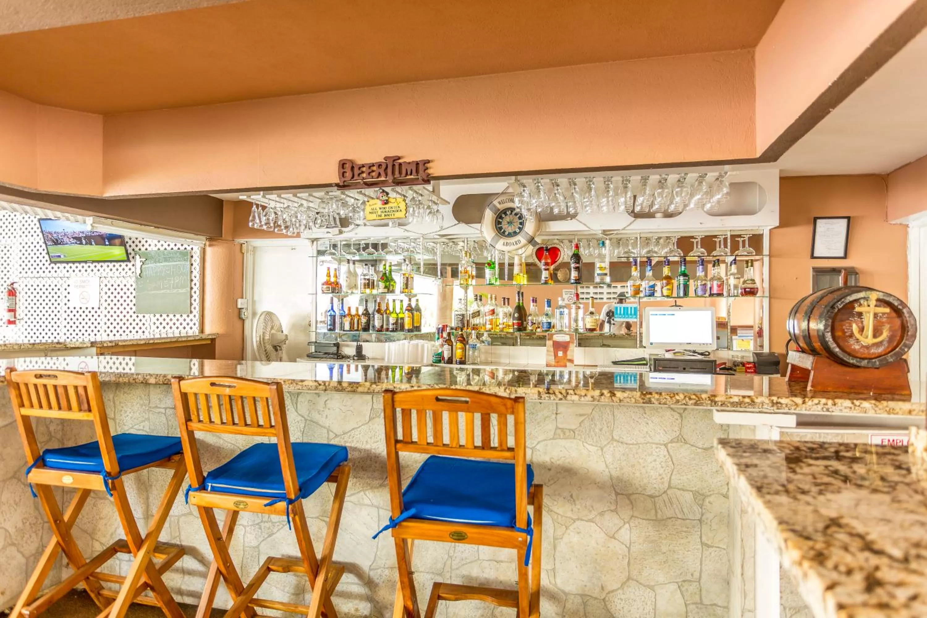 Lounge or bar in Pirate's Inn