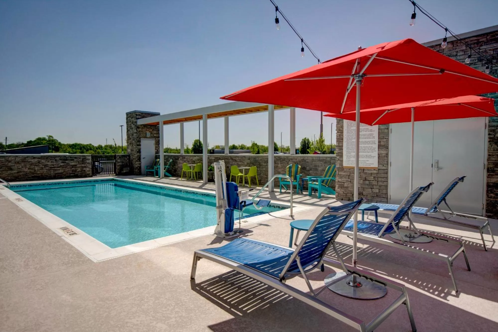 Swimming pool in Home2 Suites By Hilton Shepherdsville Louisville South