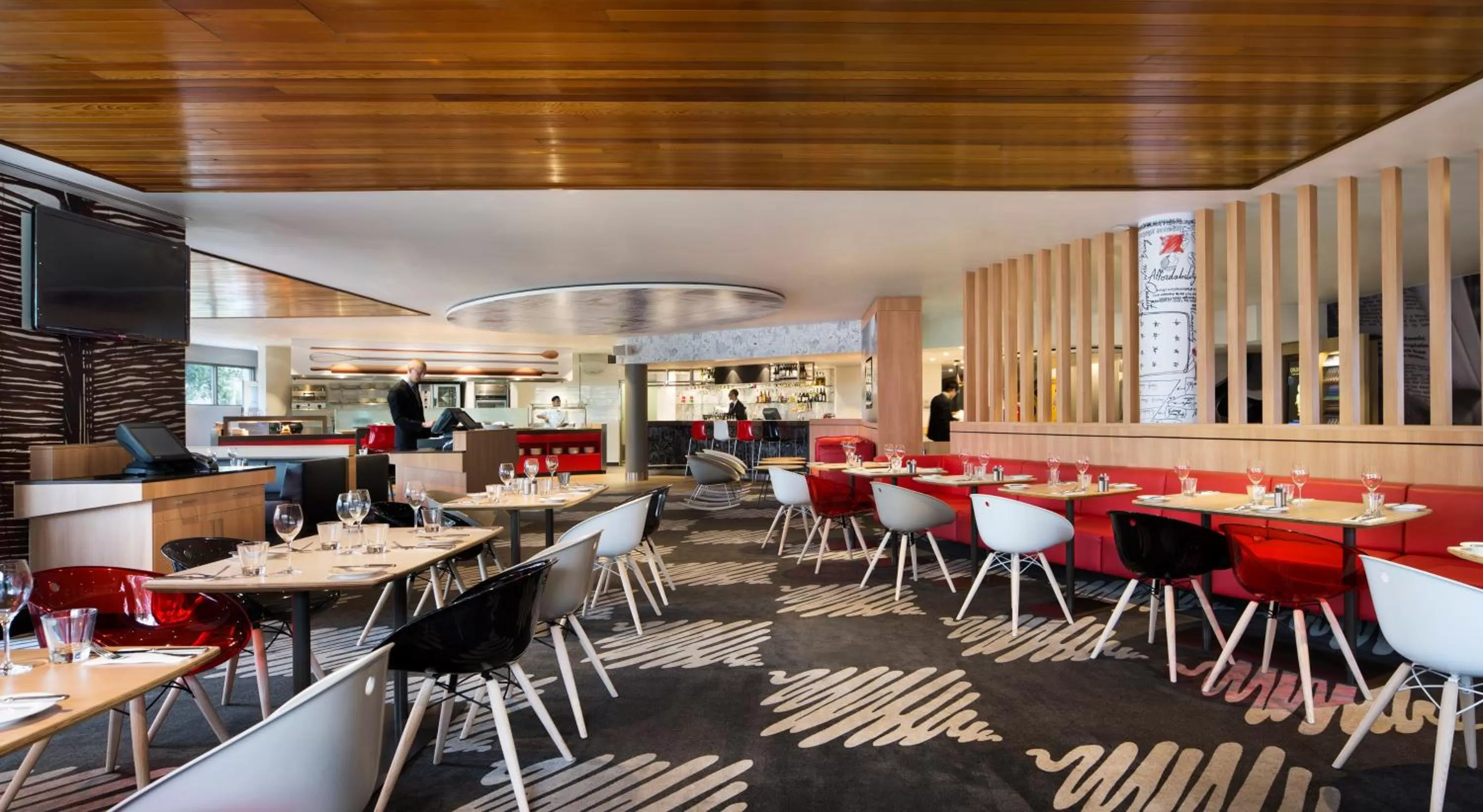 Restaurant/places to eat in ibis Sydney Airport