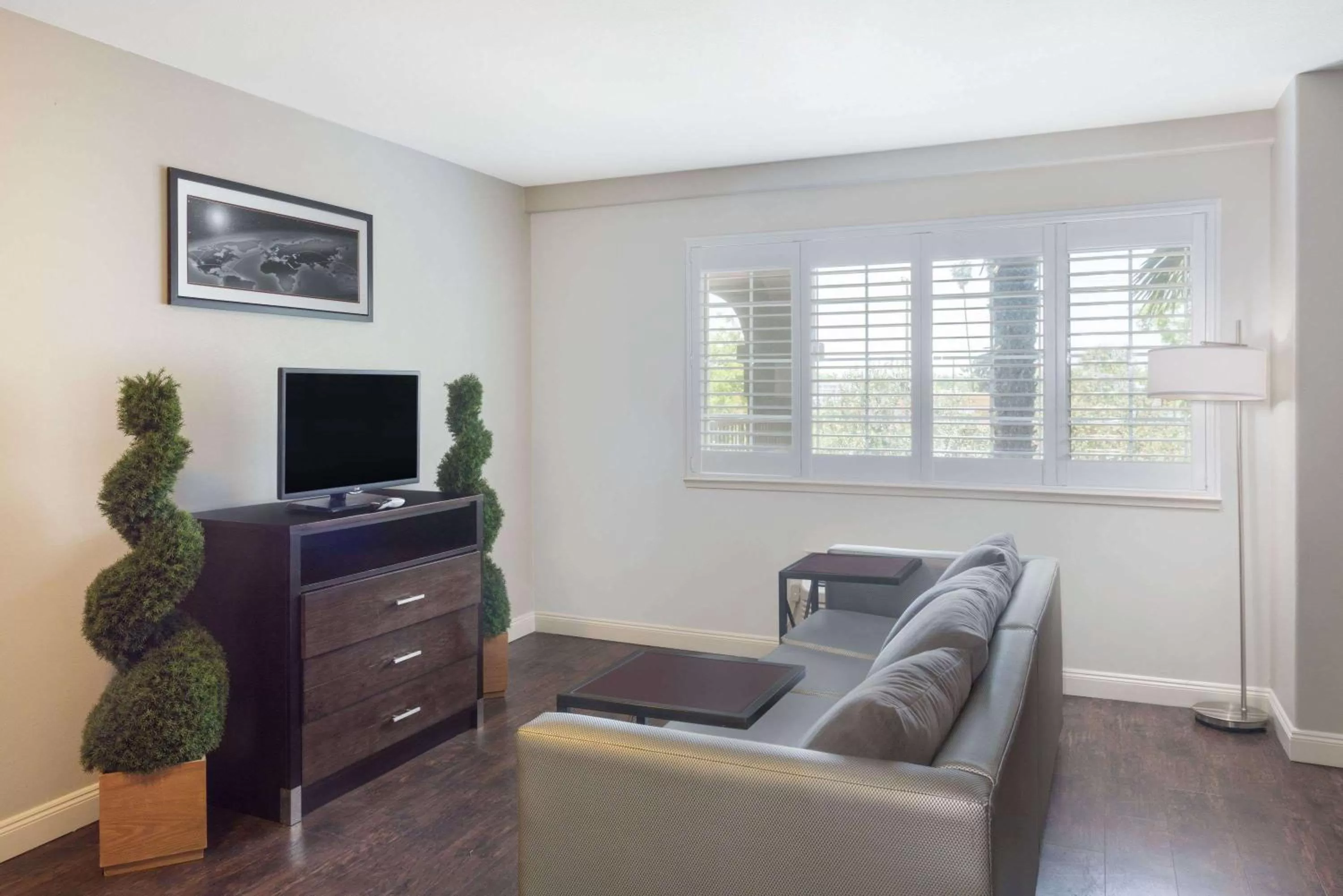 Photo of the whole room in Baymont by Wyndham Modesto Salida