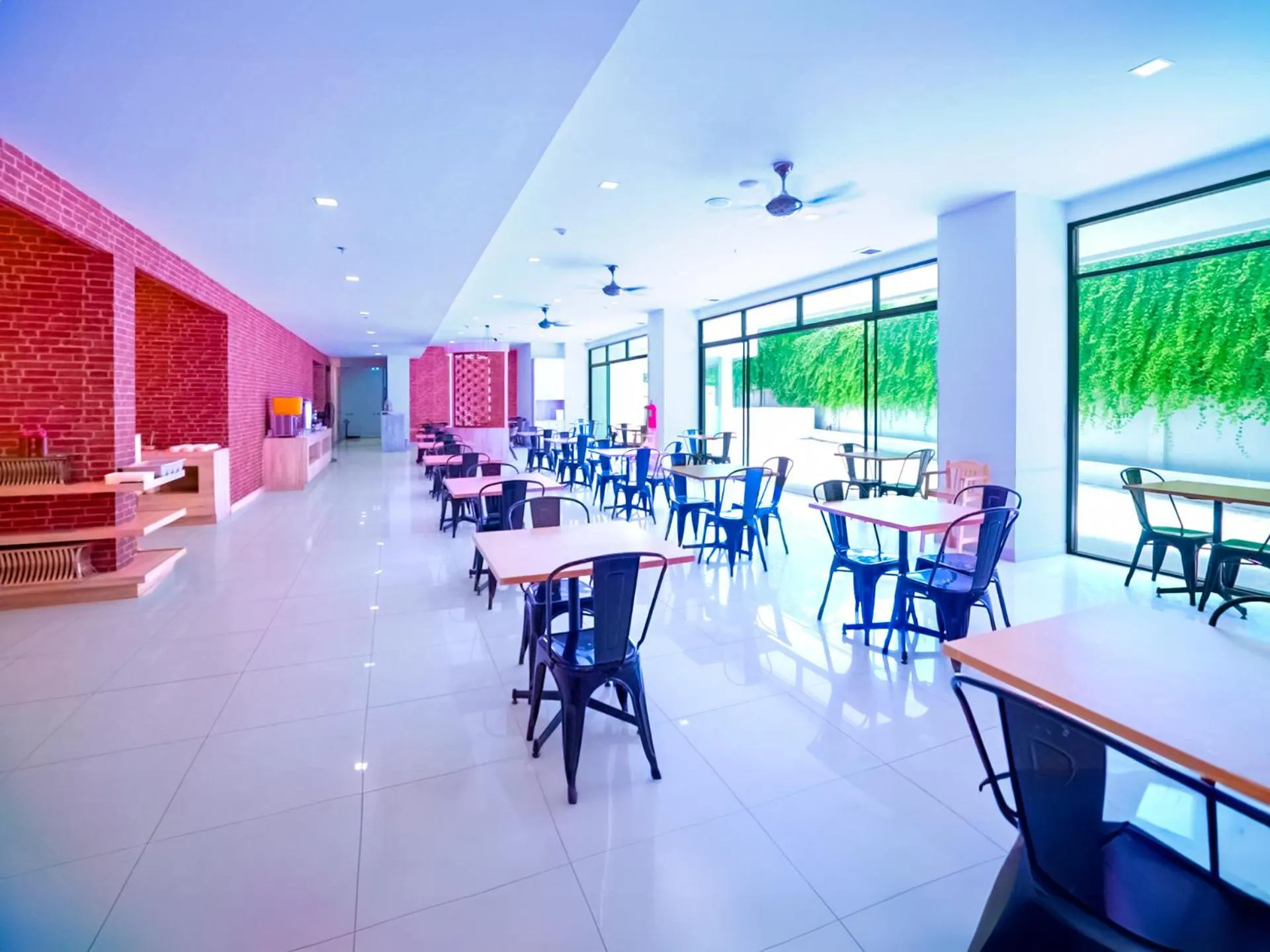 Restaurant/places to eat in Phoenix Hotel Karon Beach
