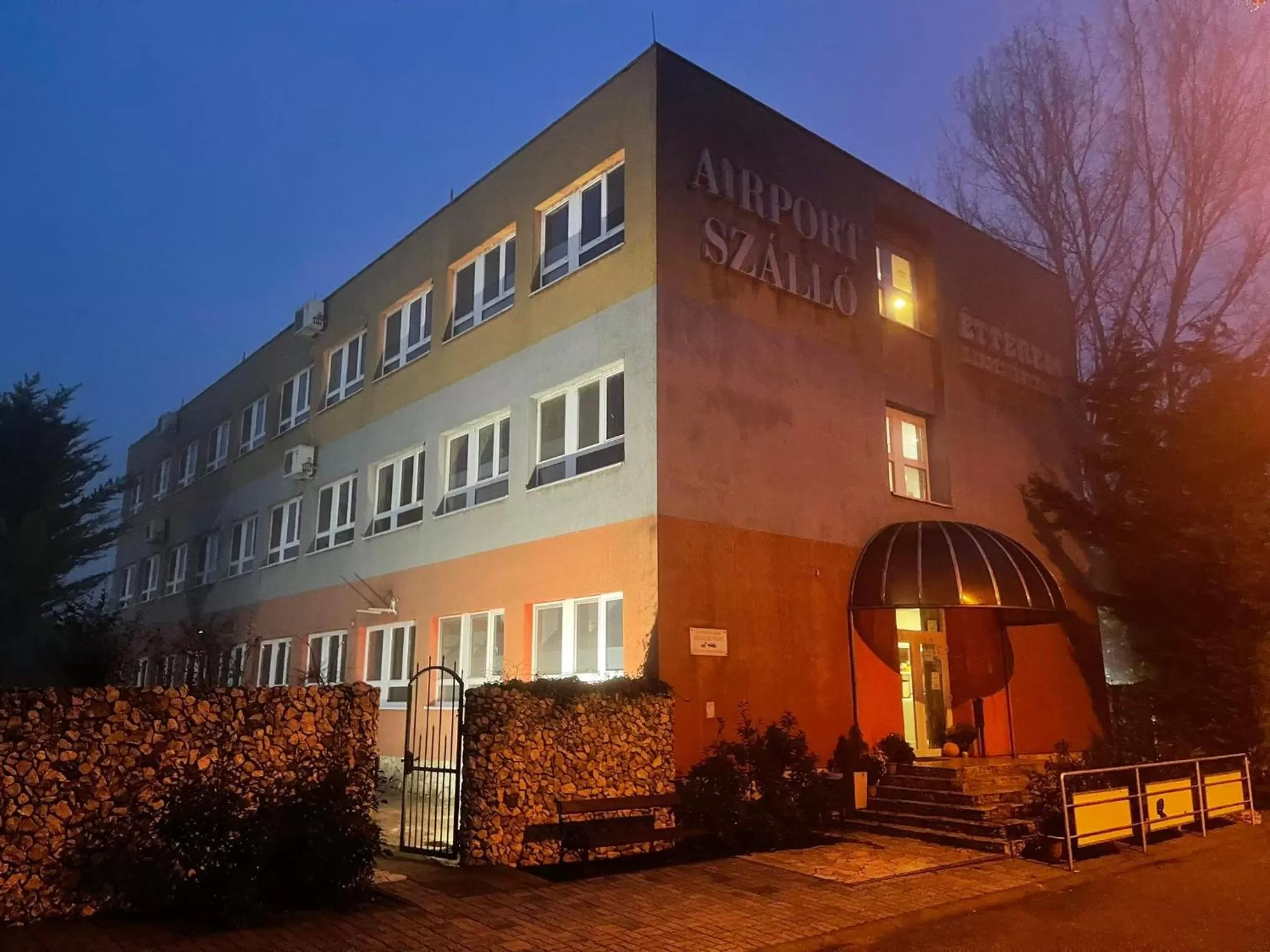 Property building in Airport Szálló