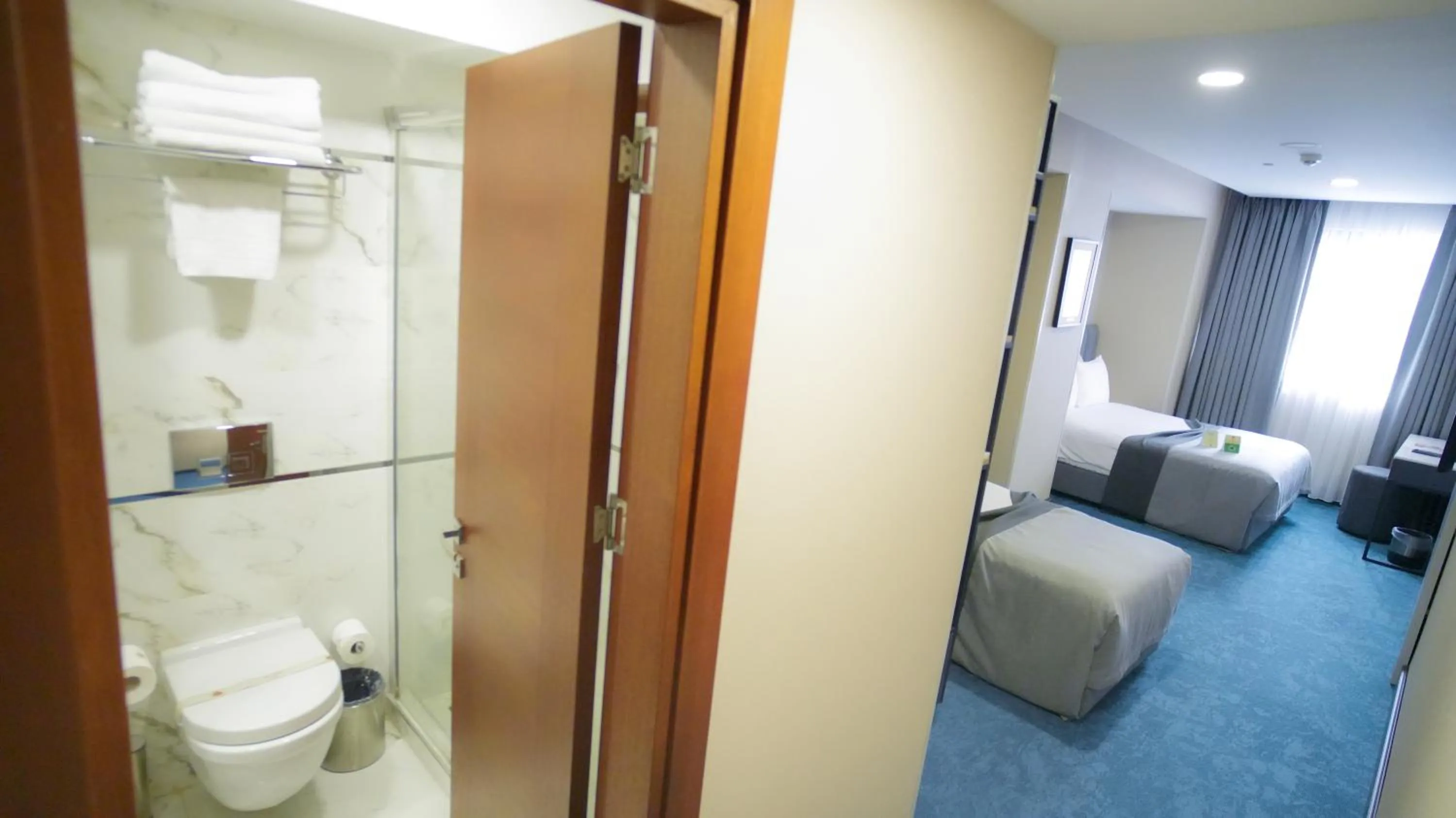 Toilet, Bed in Dosso Dossi Hotels Old City