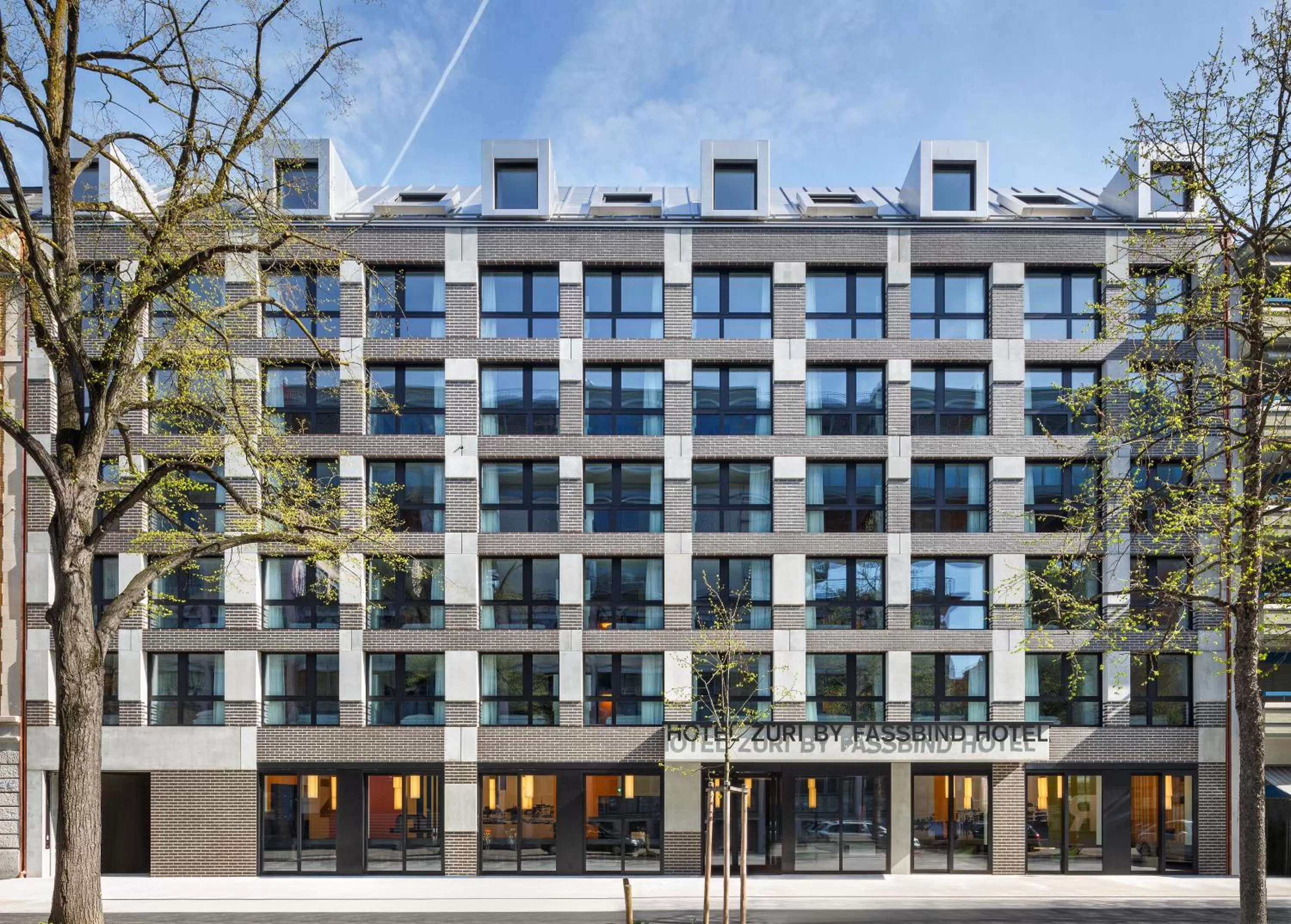 Facade/entrance in Züri by Fassbind