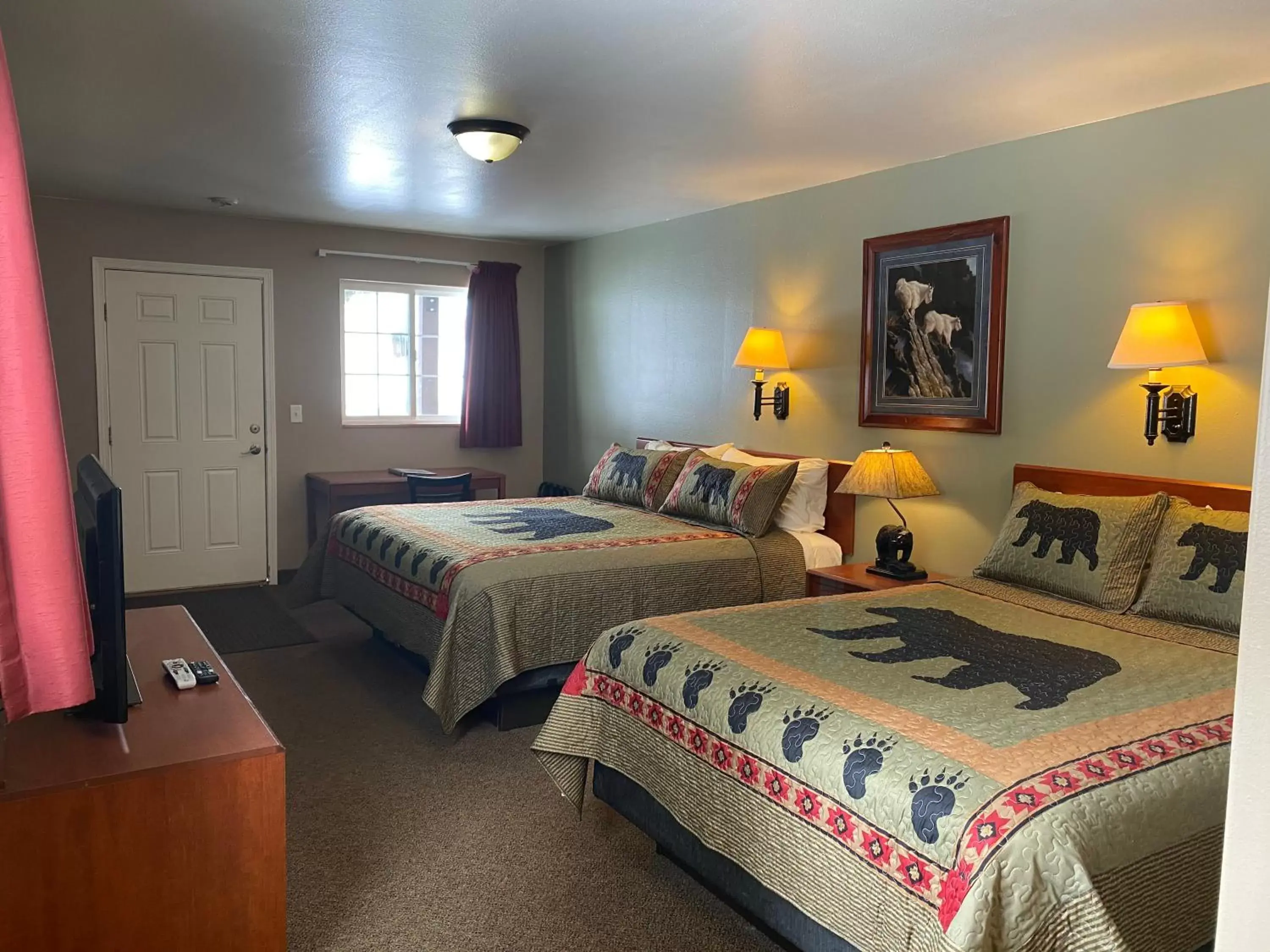 Deluxe Double Room with Shower in Antlers Lodge Deluxe Double Room with Shower in Antlers Lodge