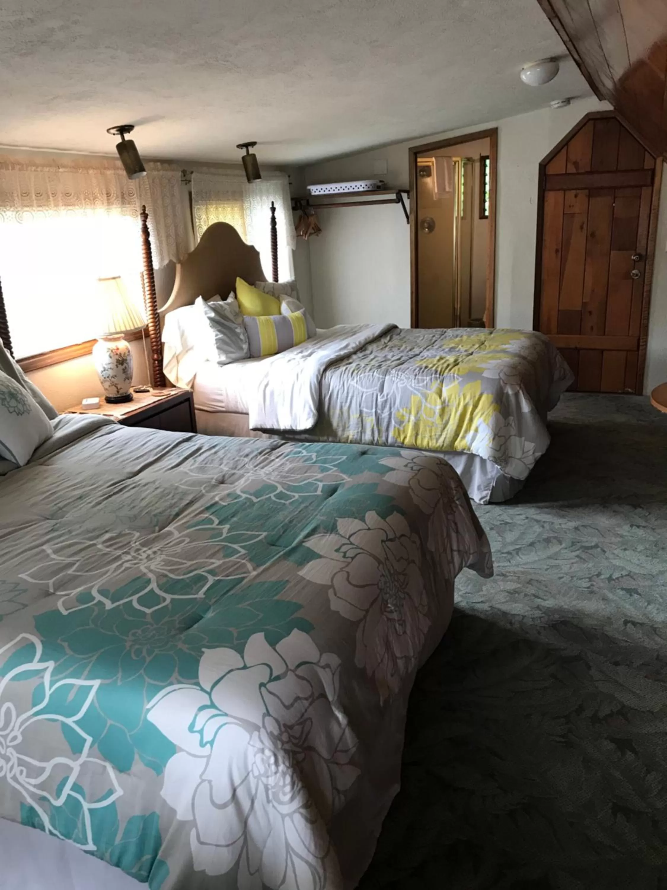 Bed in Hale Maluhia Country Inn