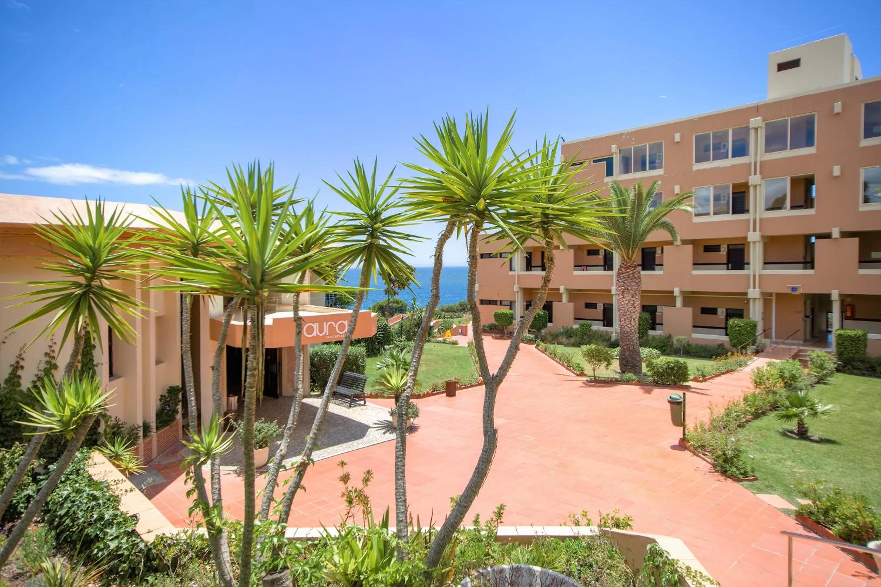 Property building in Auramar Beach Resort