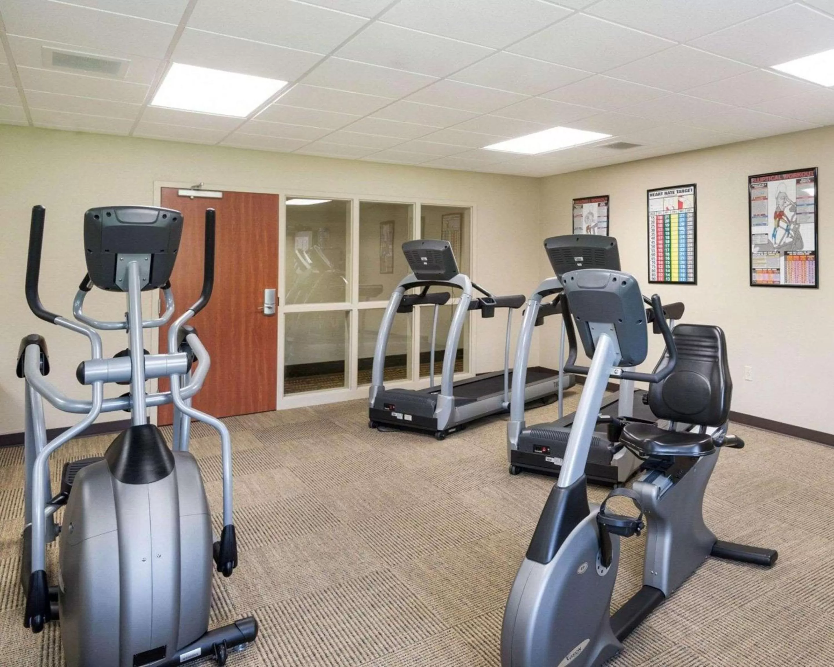 Fitness centre/facilities in Suburban Studios Triadelphia - Wheeling at The Highlands