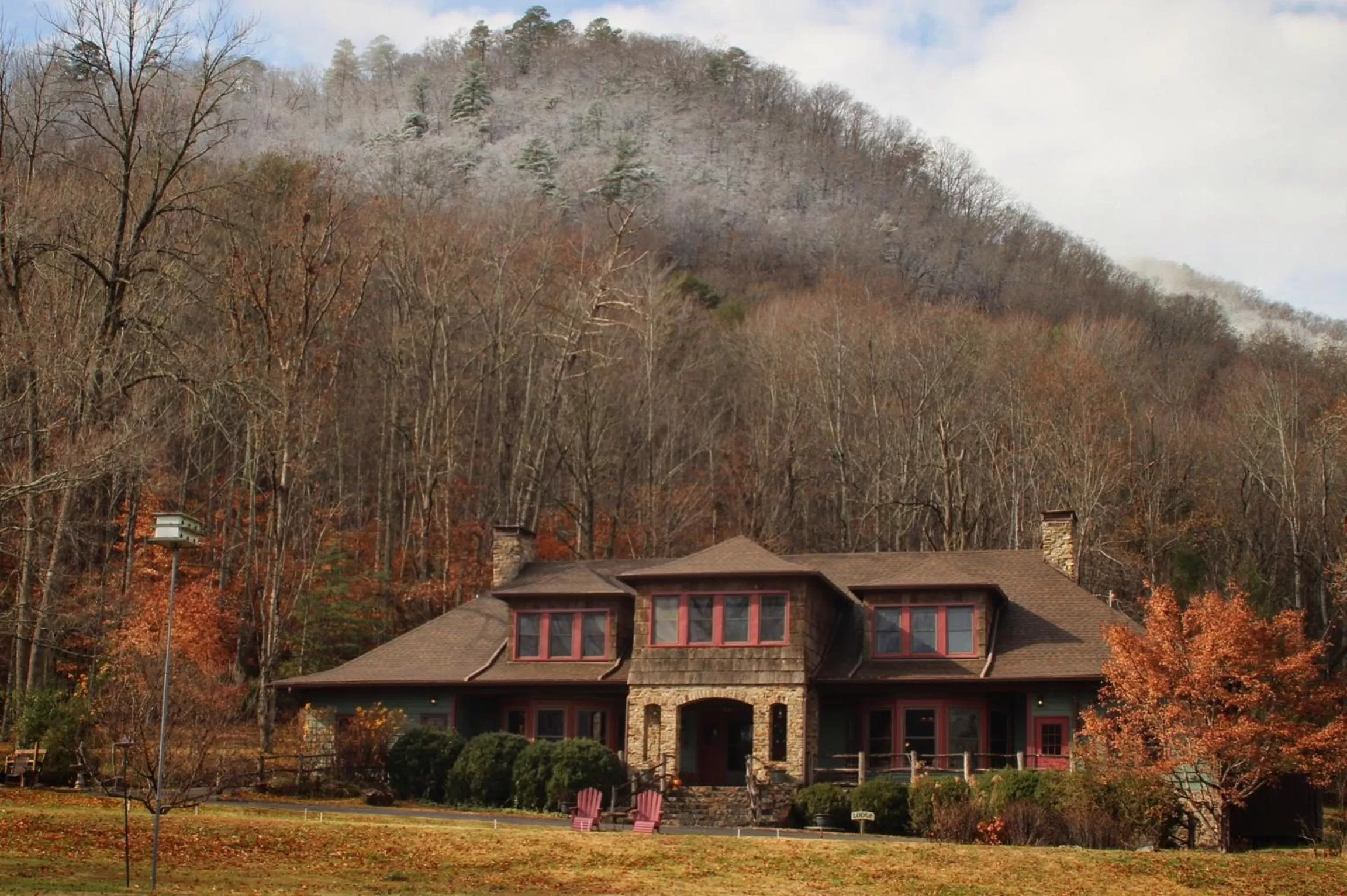 Facade/entrance in Laughing Heart Lodge
