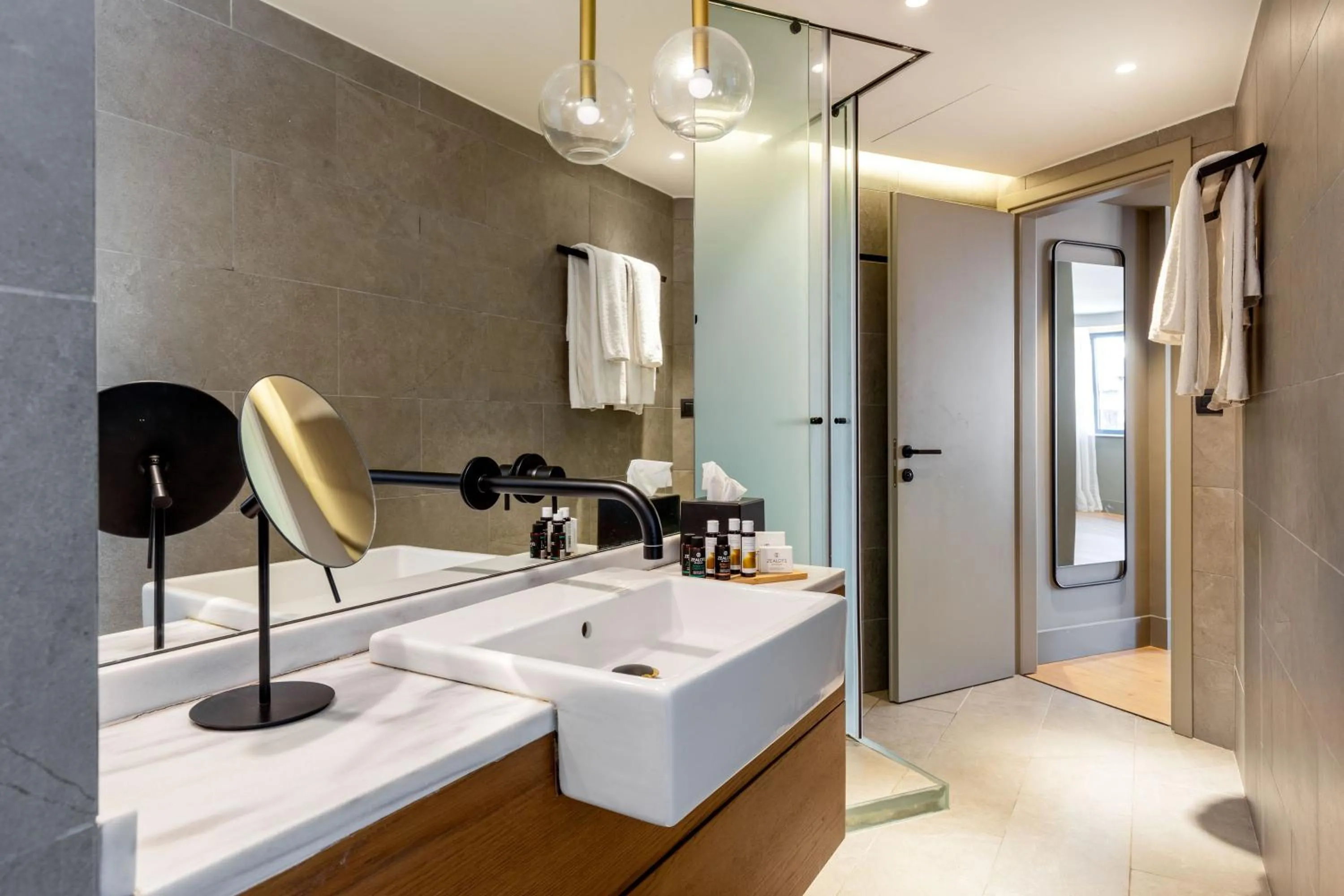 Shower, Bathroom in Blend Hotel