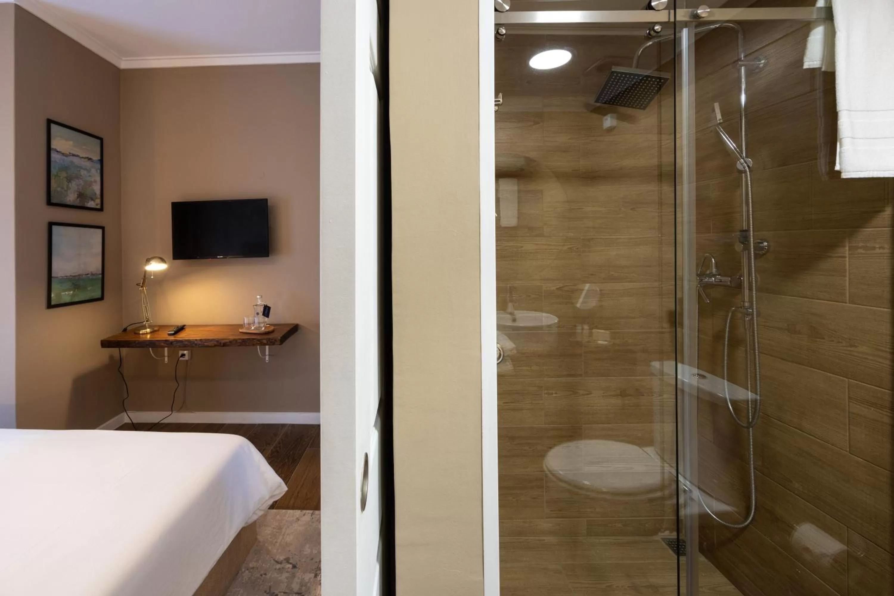 Shower in Bossa & Bed Hostel