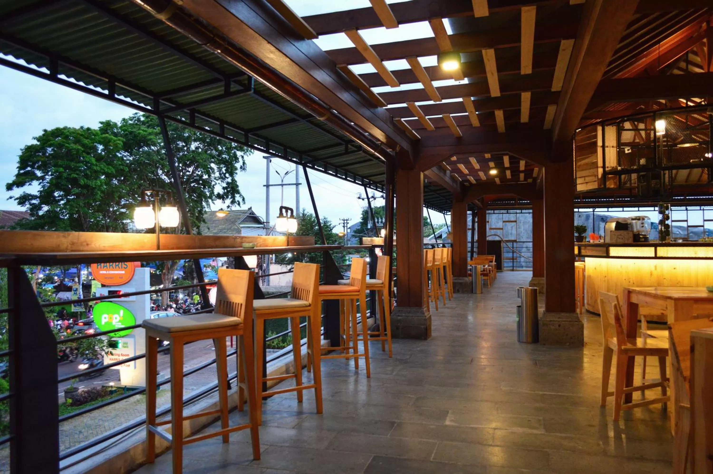 Restaurant/places to eat in HARRIS Hotel and Conventions Denpasar Bali