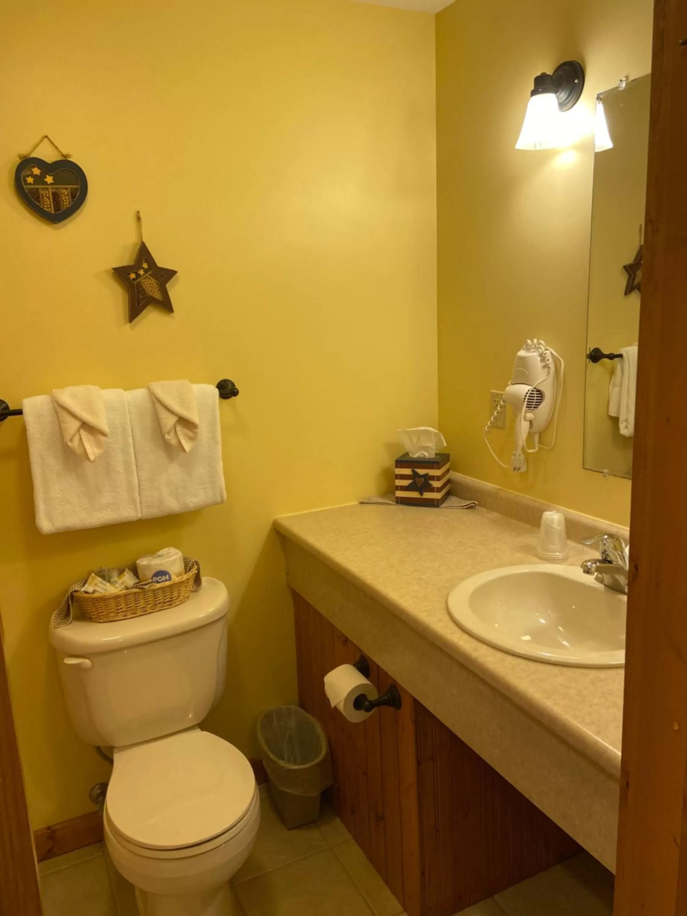 Bathroom in The Garrett Inn