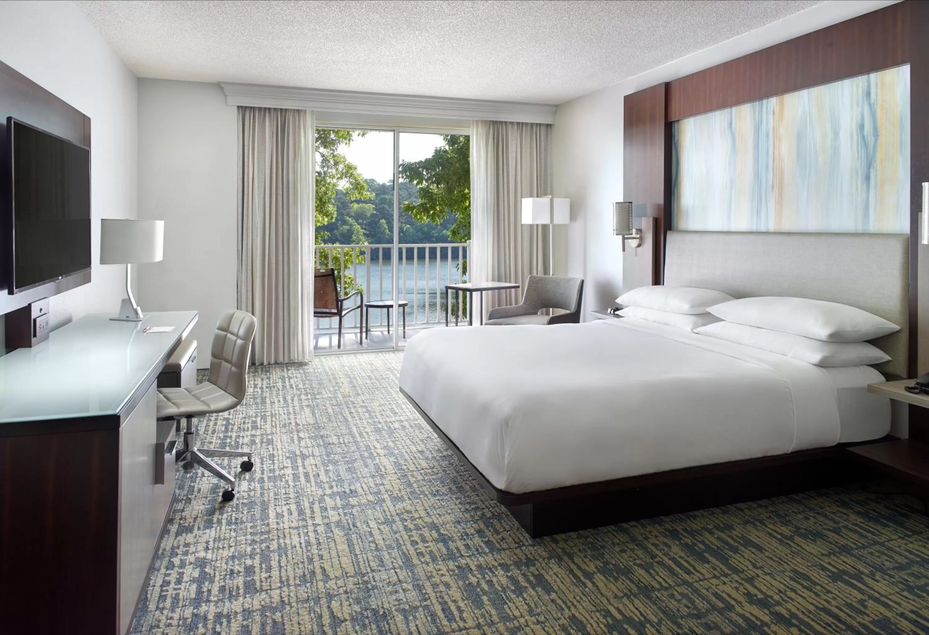 TV and multimedia, Bed in Atlanta Evergreen Lakeside Resort