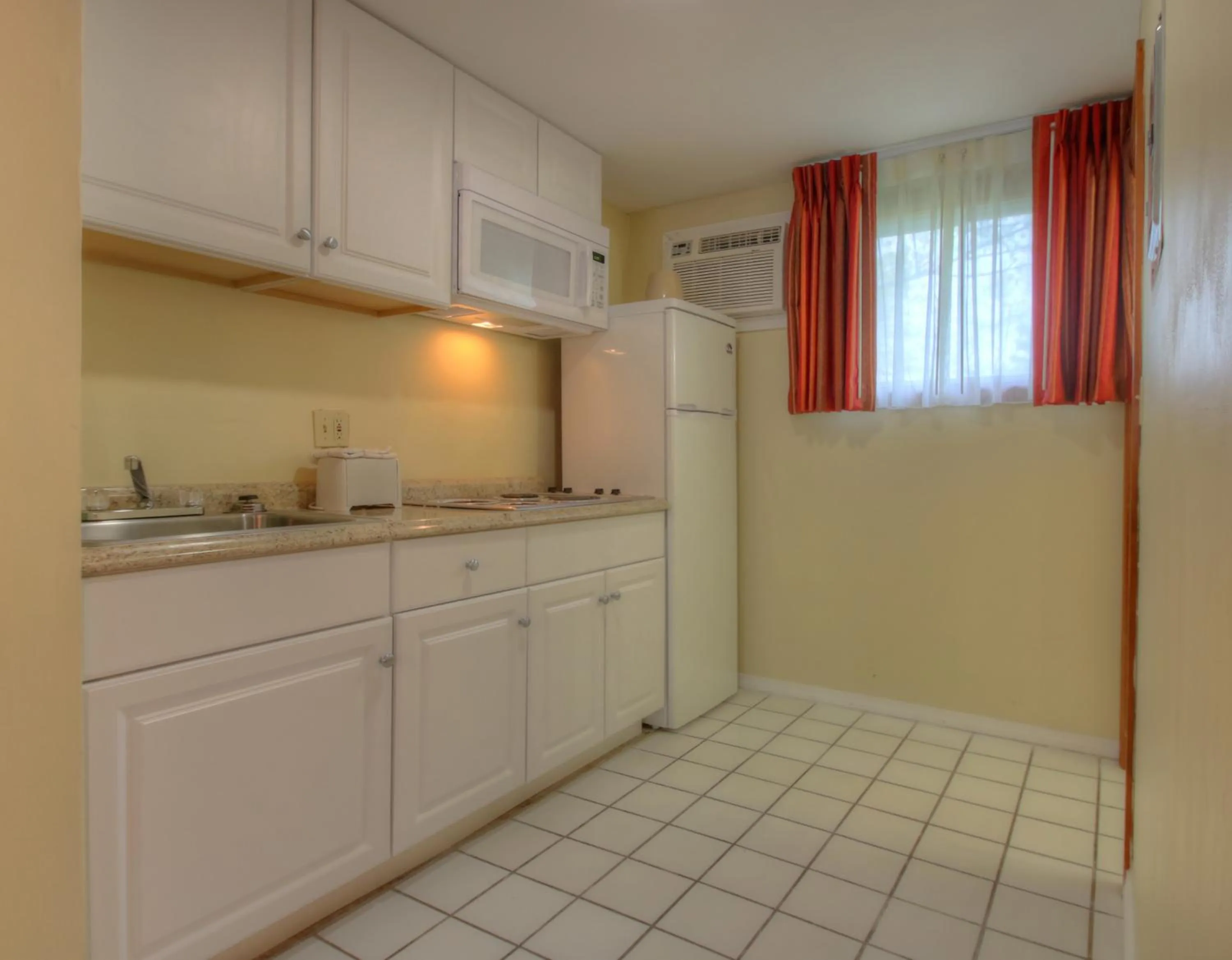 Kitchen or kitchenette in Ogunquit Tides