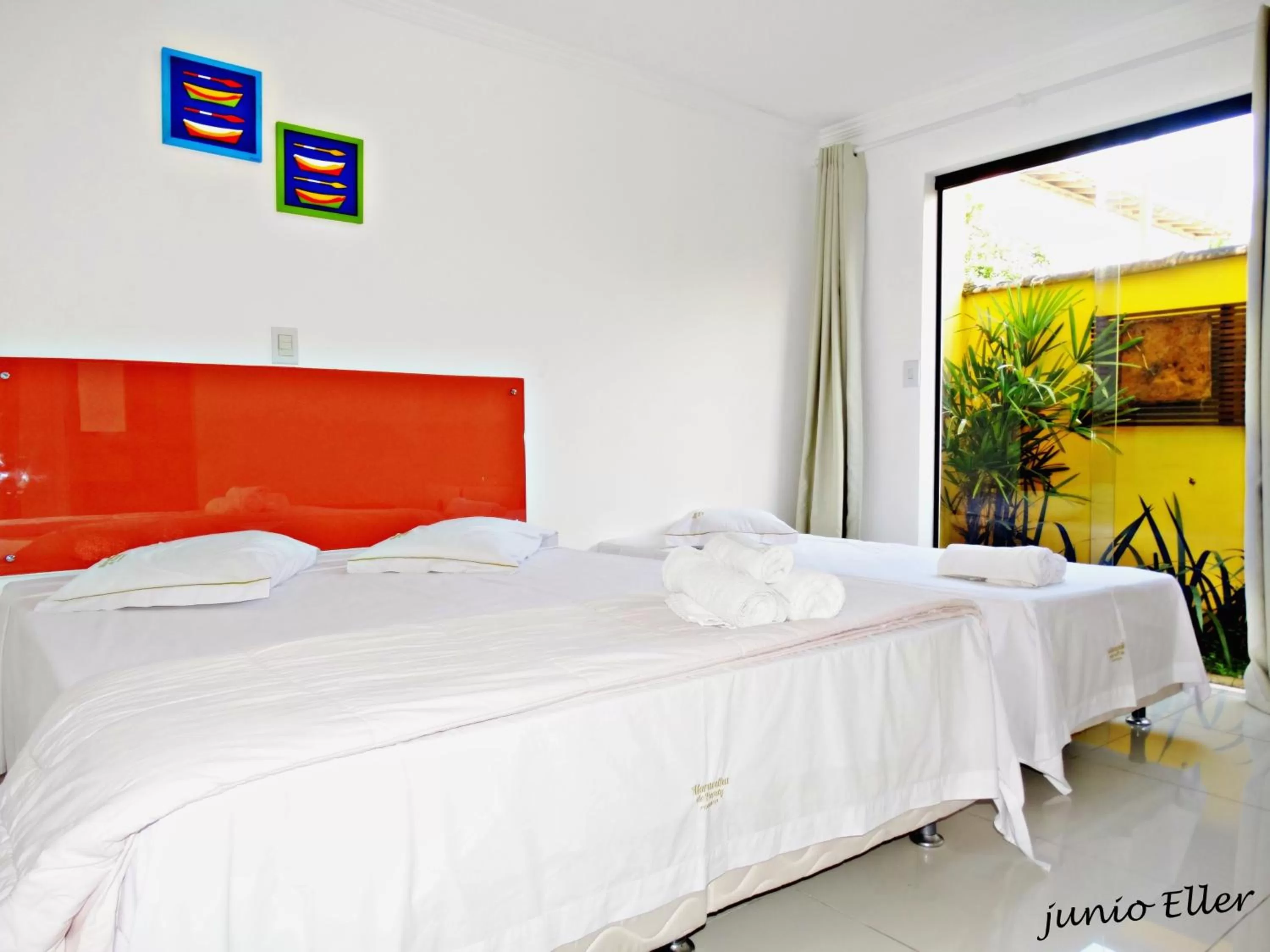 Photo of the whole room, Bed in Pousada Maravilha de Paraty
