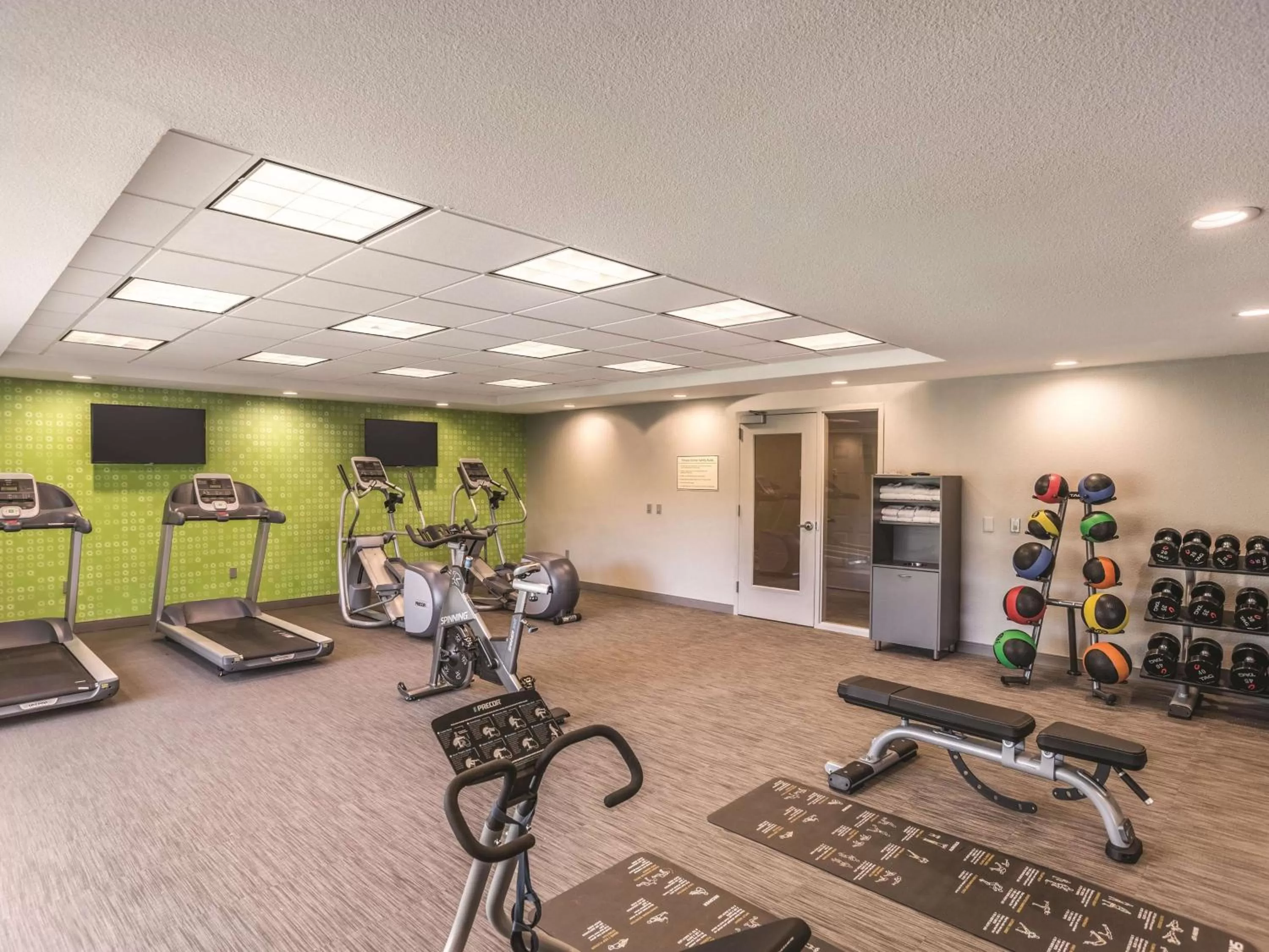 Fitness centre/facilities in La Quinta by Wyndham Phoenix Chandler