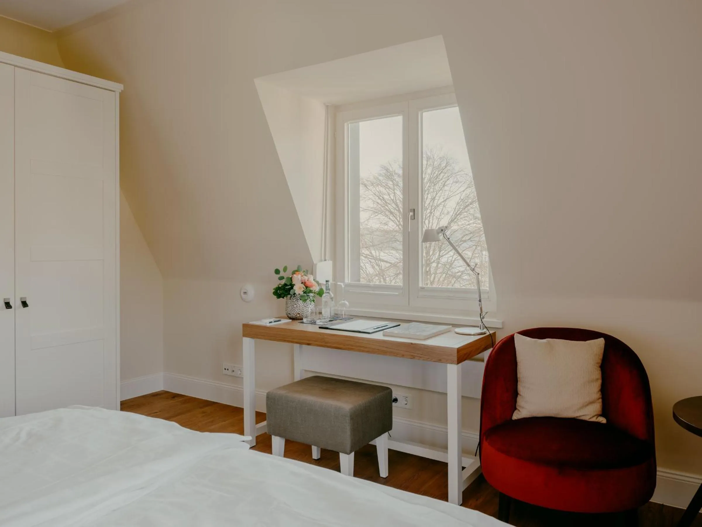 Seating area, Bed in Bad Hotel Überlingen