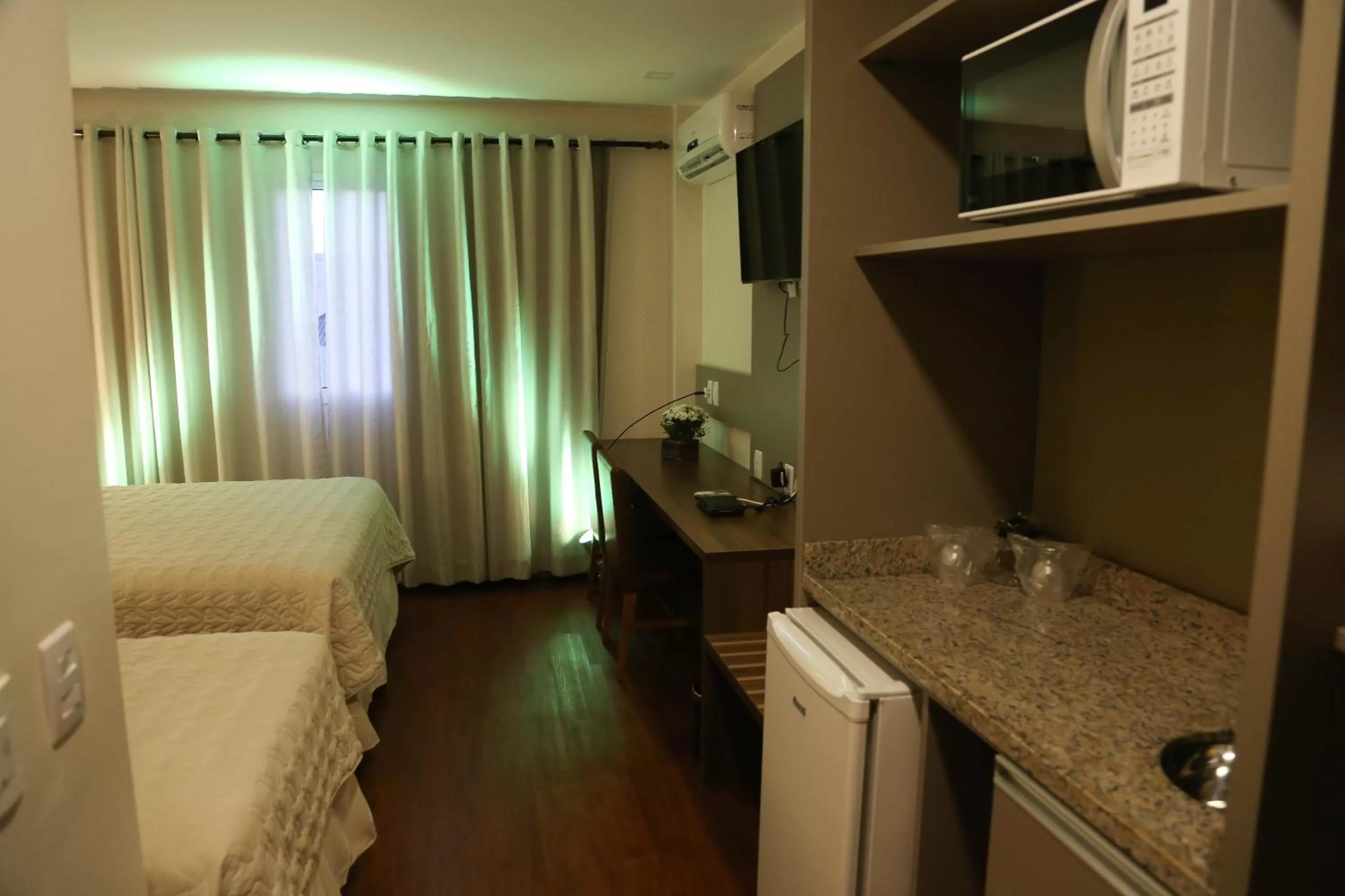 Kitchen or kitchenette, Bed in Hotel Dom Rafael Premium
