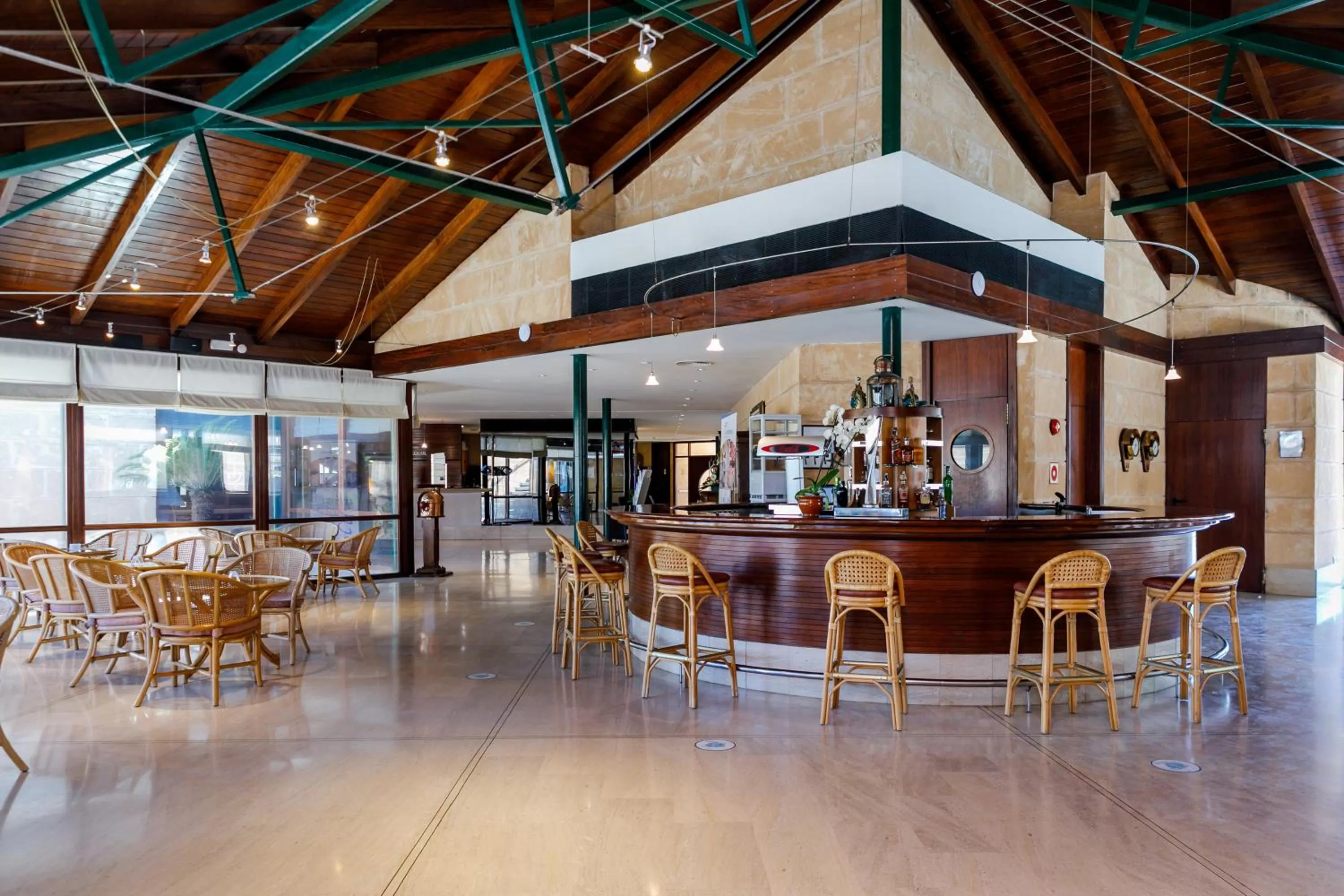 Lounge or bar in PortBlue Club Pollentia Resort & Spa