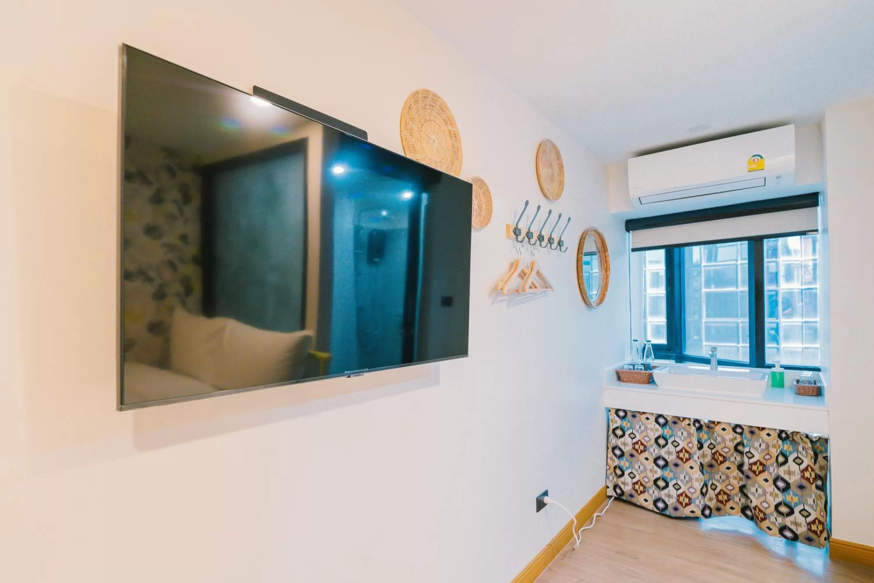 TV and multimedia in B Innspire Hotel