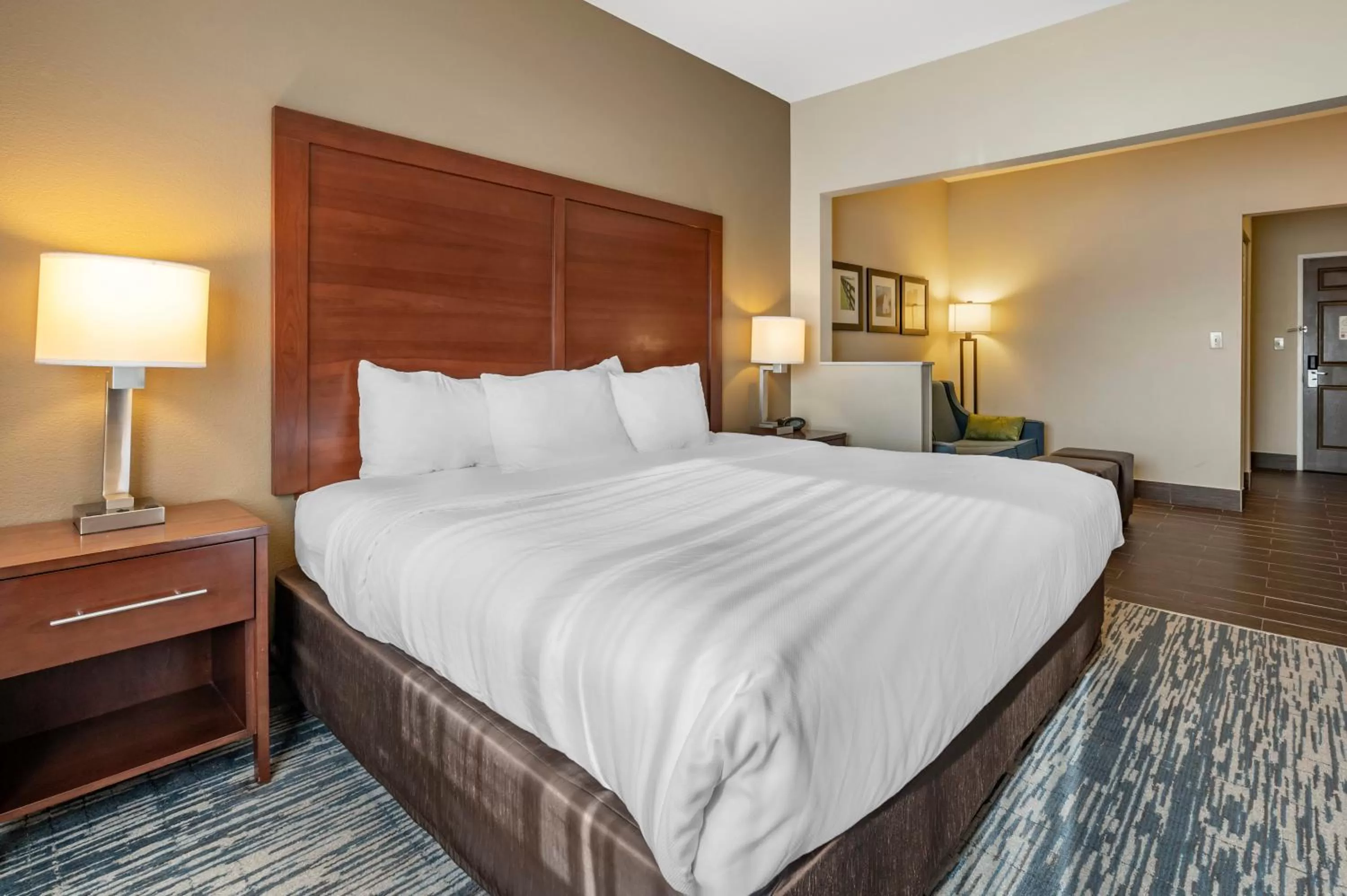 Bed in Comfort Suites Keeneland