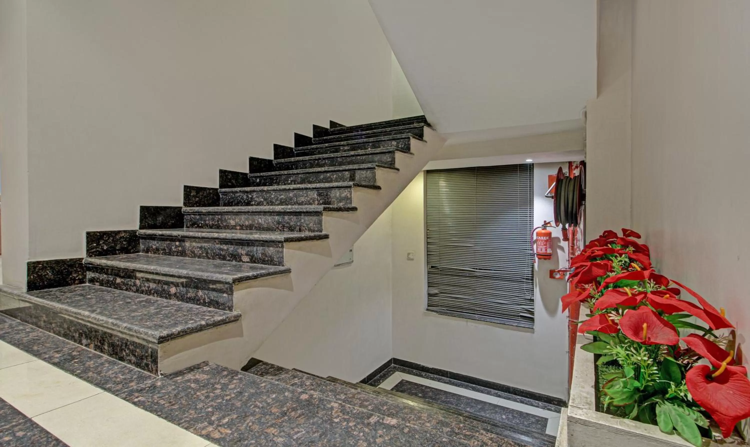 Lobby or reception in Treebo Glassotel Near Ruby Hospital