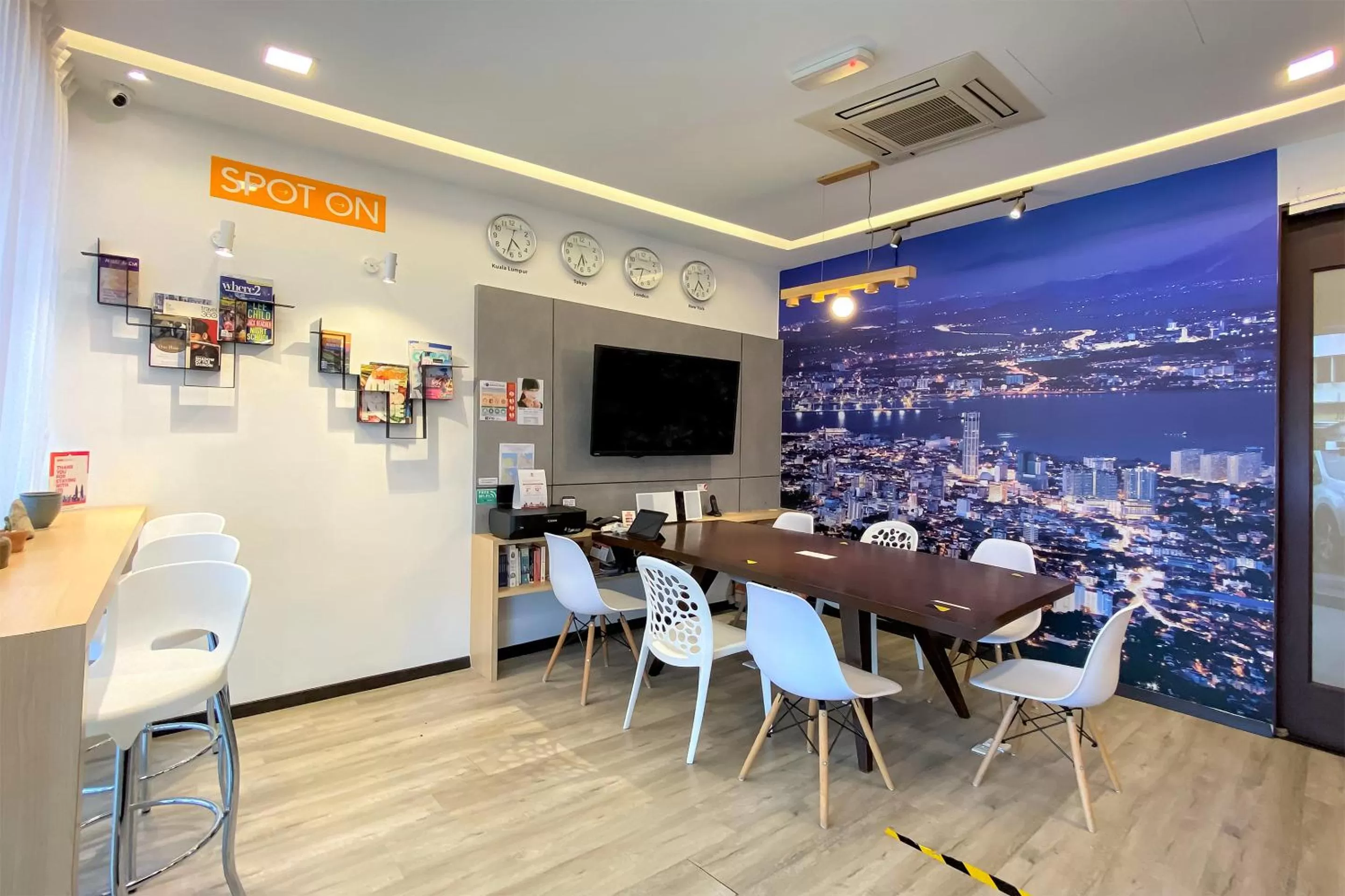 Dining area in OYO 89809 Sogor Girls Dormitory Female Only