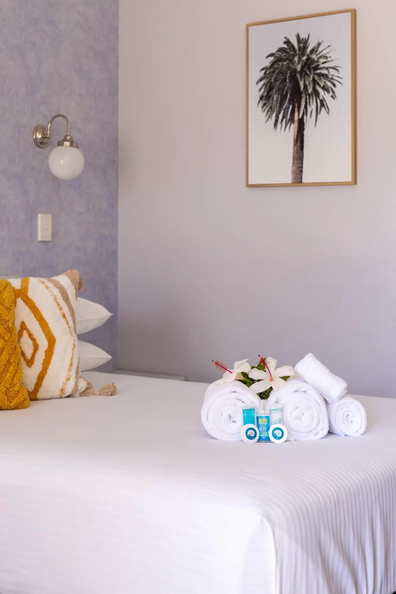 Bed in South Pacific Palms Motor Inn