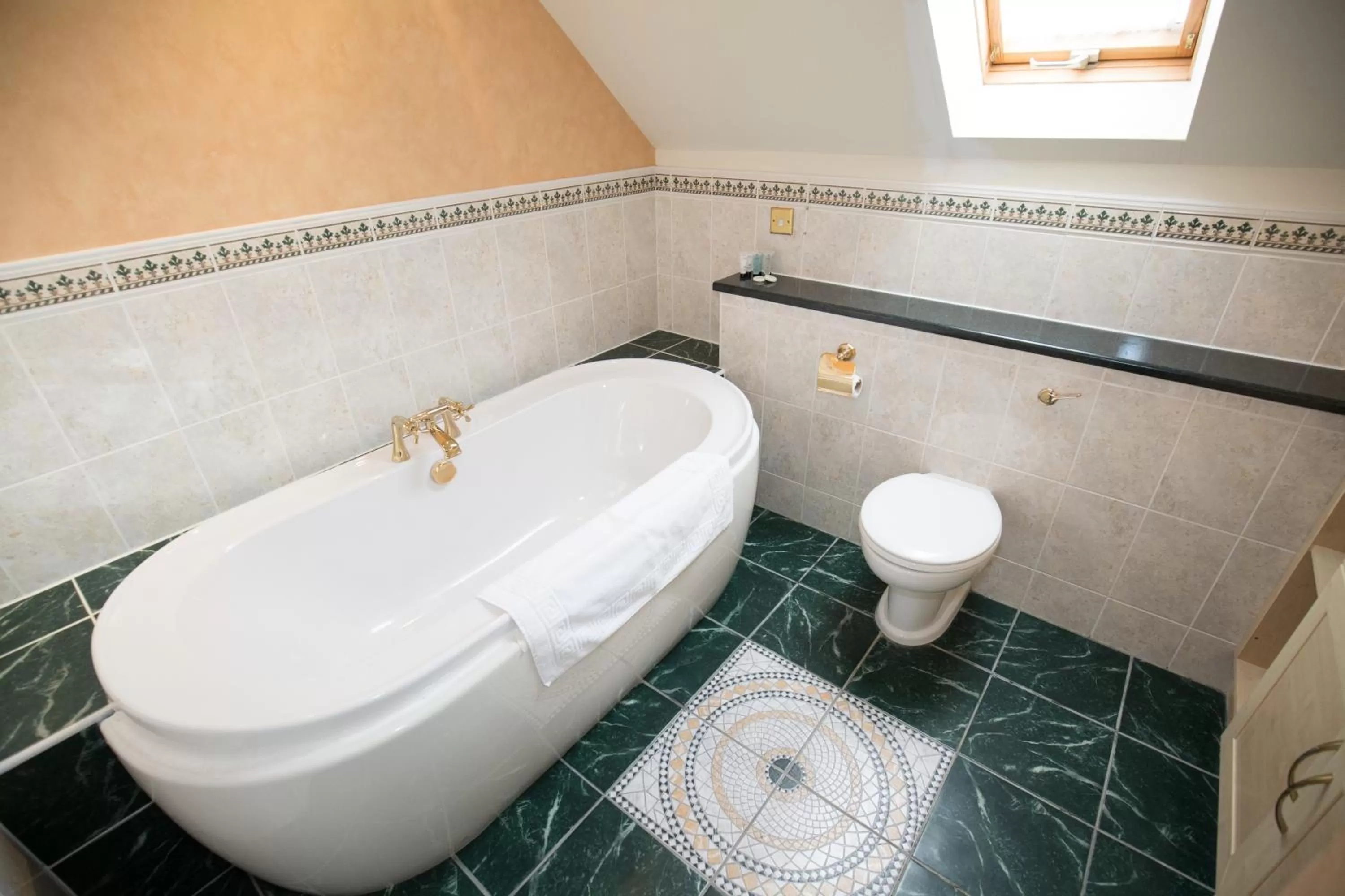 Bathroom in The Peacock Townhouse Hotel Kenilworth - Warwick