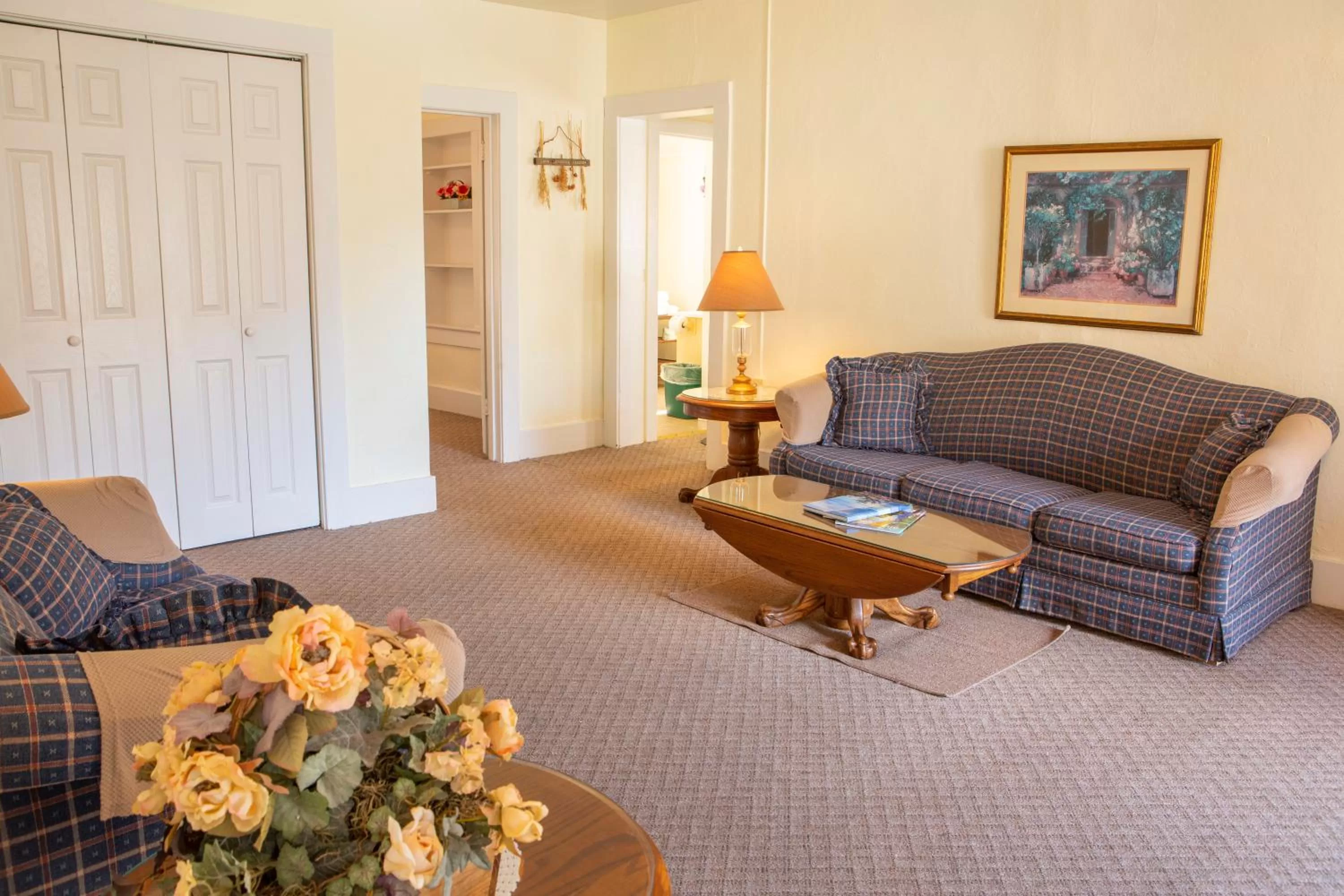 Living room in The Chimney Rock Inn & Cottages