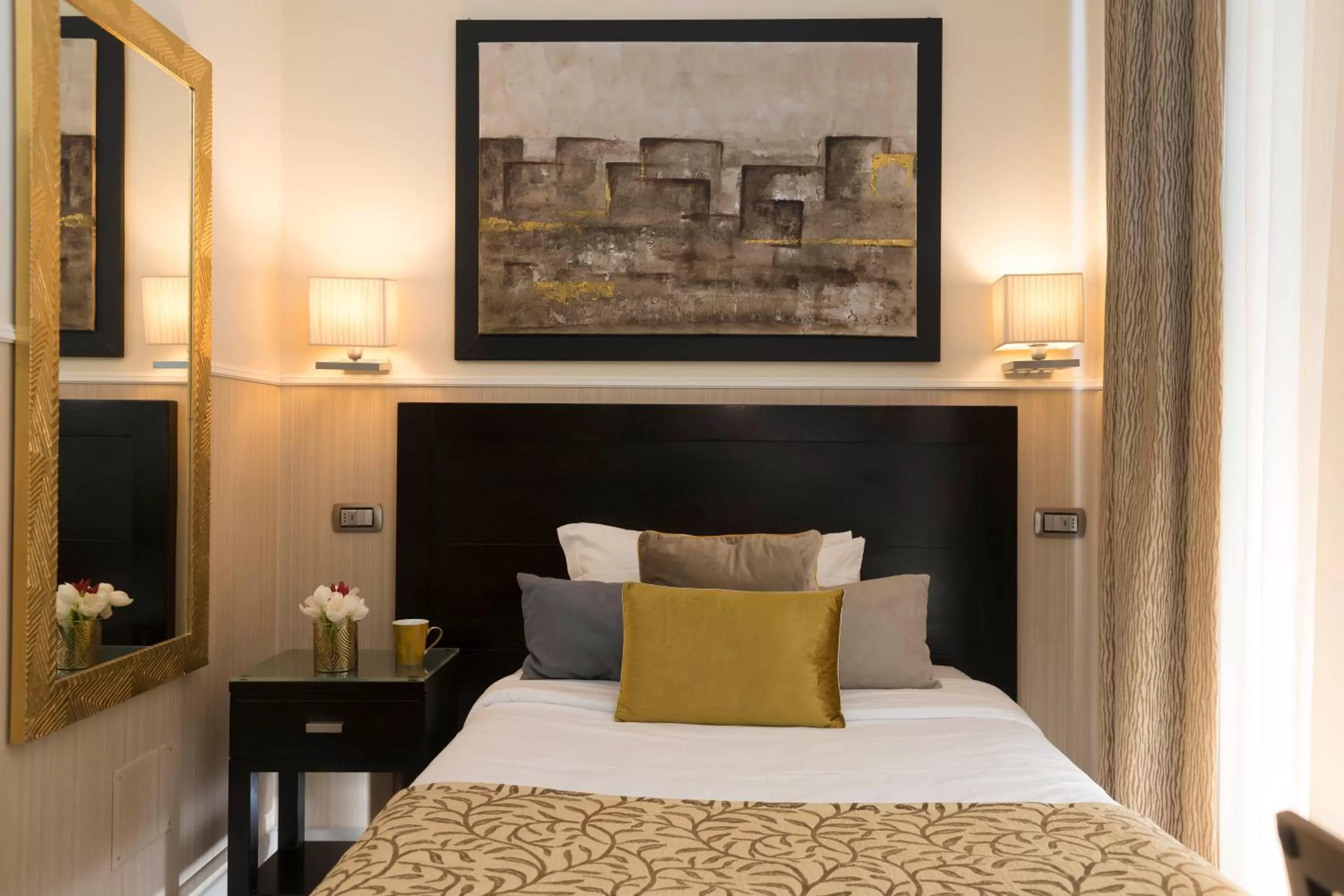 Photo of the whole room, Bed in Yes Hotel Boutique Rome