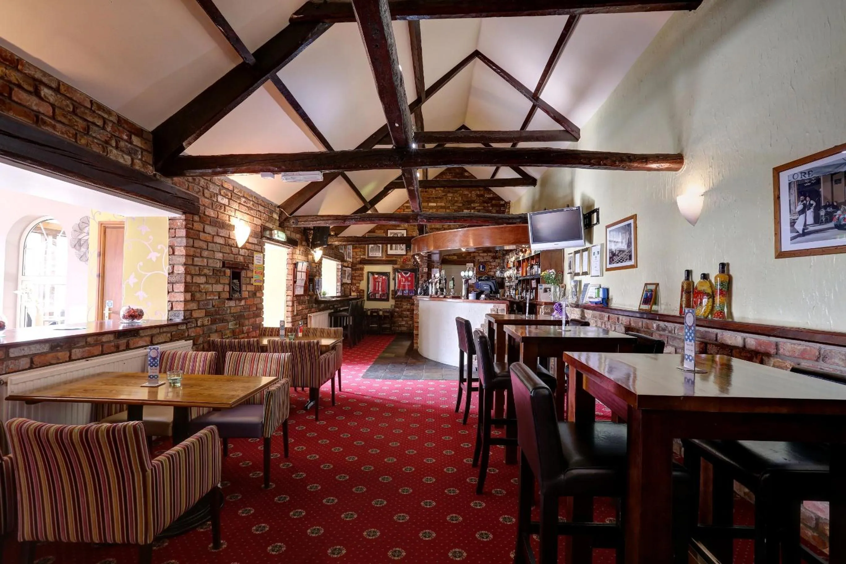 Restaurant/places to eat in Manor Court Hotel