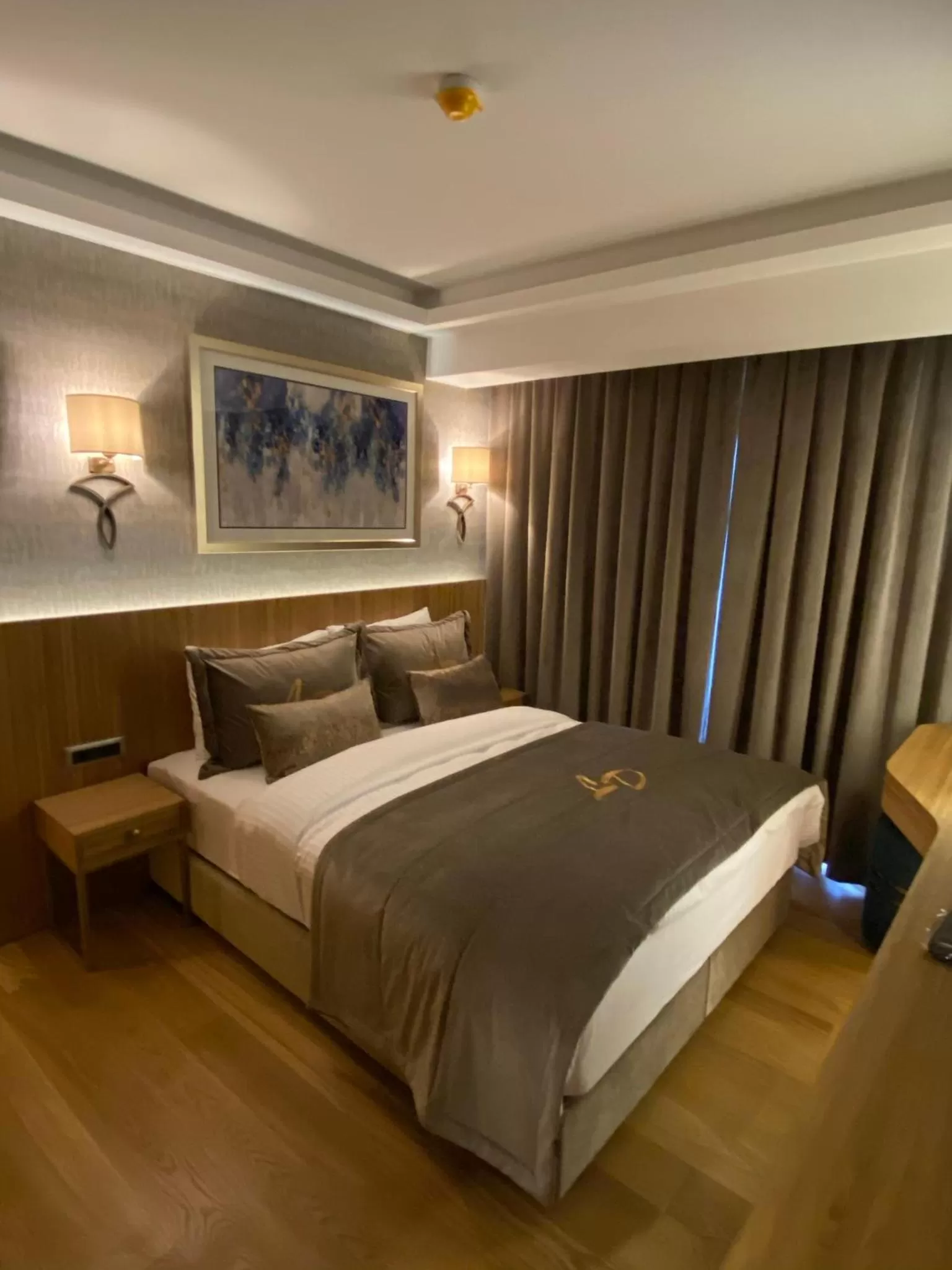 Photo of the whole room, Bed in Lady Diana Hotel