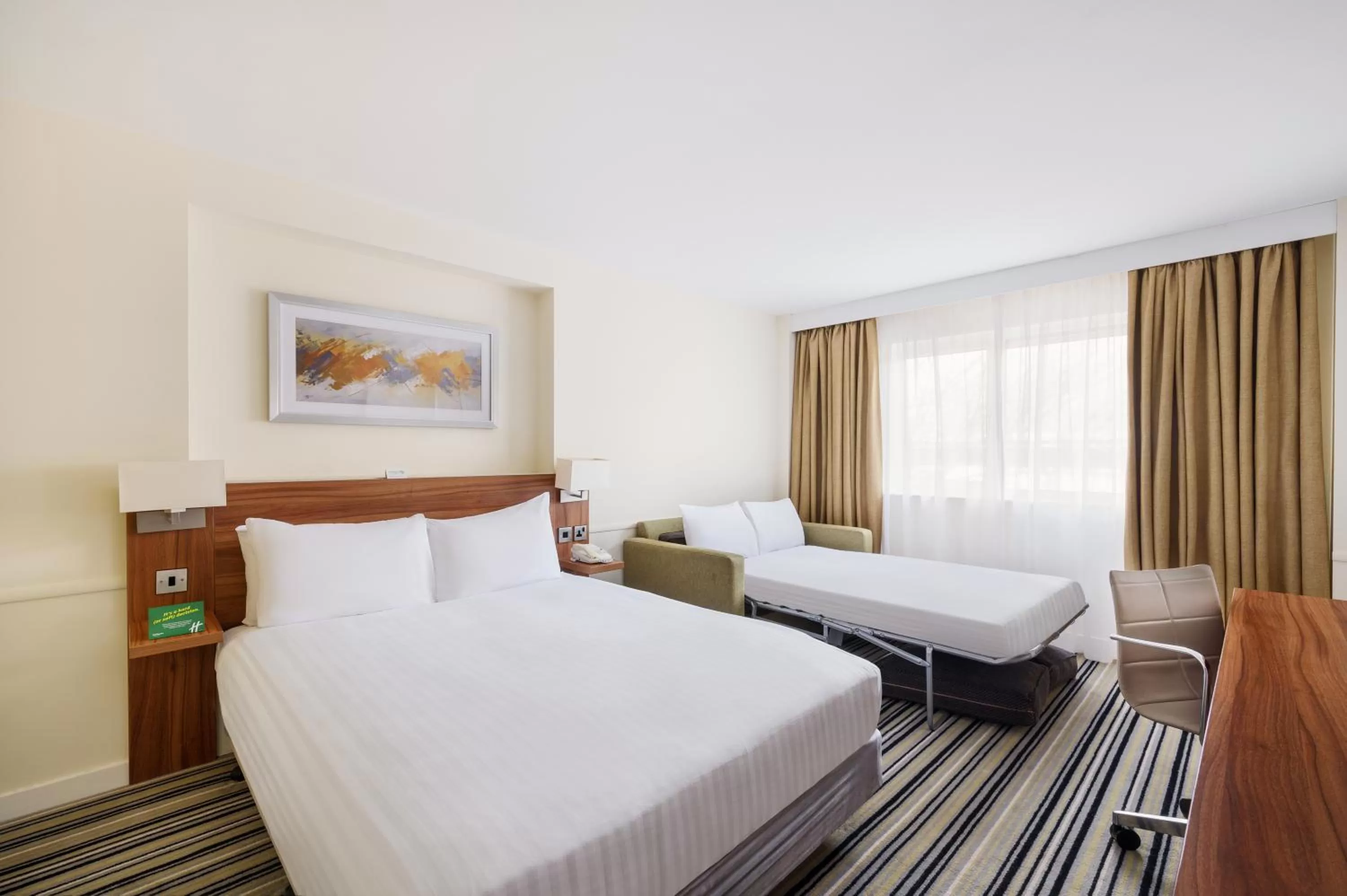 Bed in Holiday Inn Rochester-Chatham by IHG