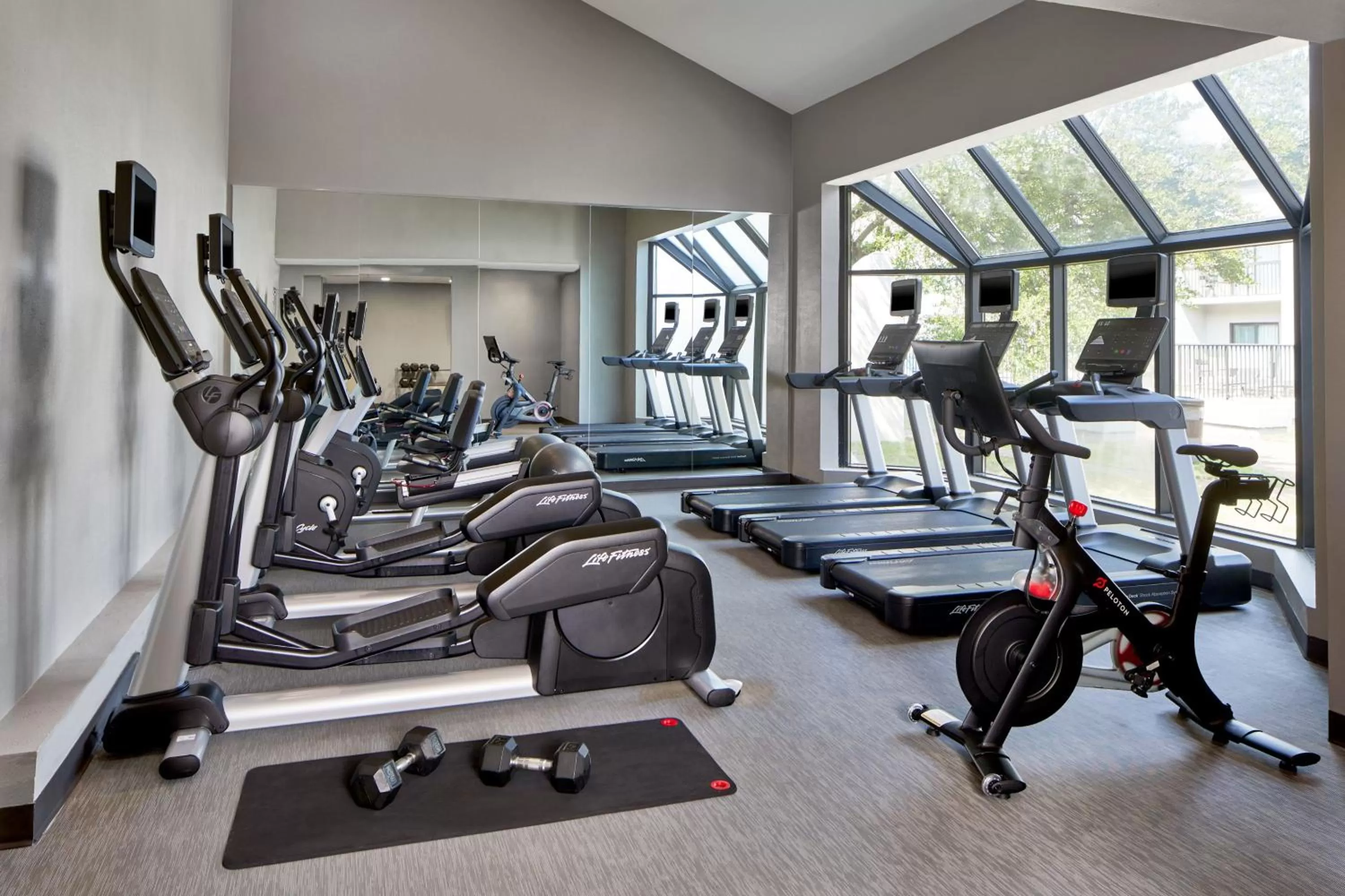 Fitness centre/facilities in Courtyard by Marriott Memphis Airport