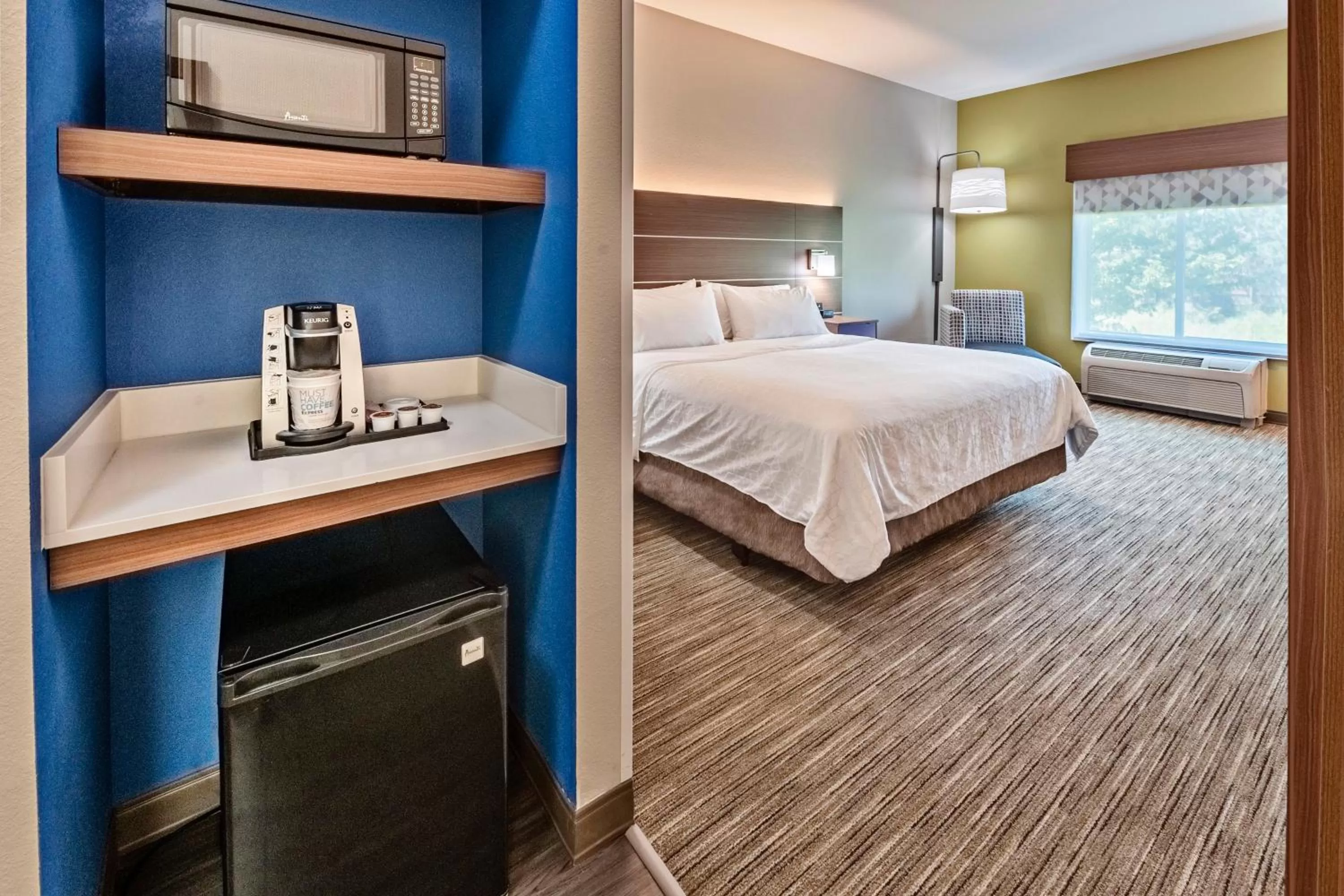 Photo of the whole room, Bed in Holiday Inn Express Hotel & Suites Lake Zurich-Barrington by IHG