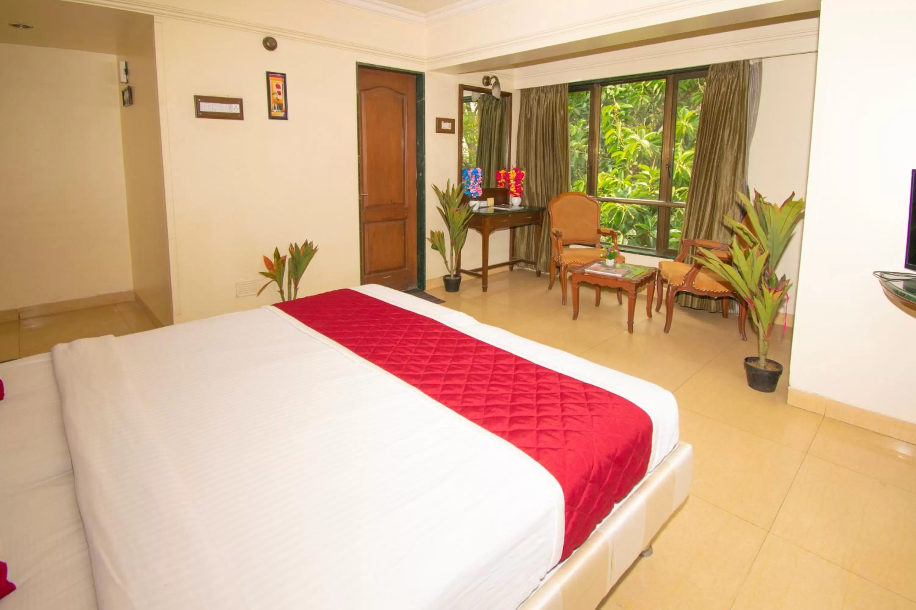 Photo of the whole room, Bed in Octave Bund Garden