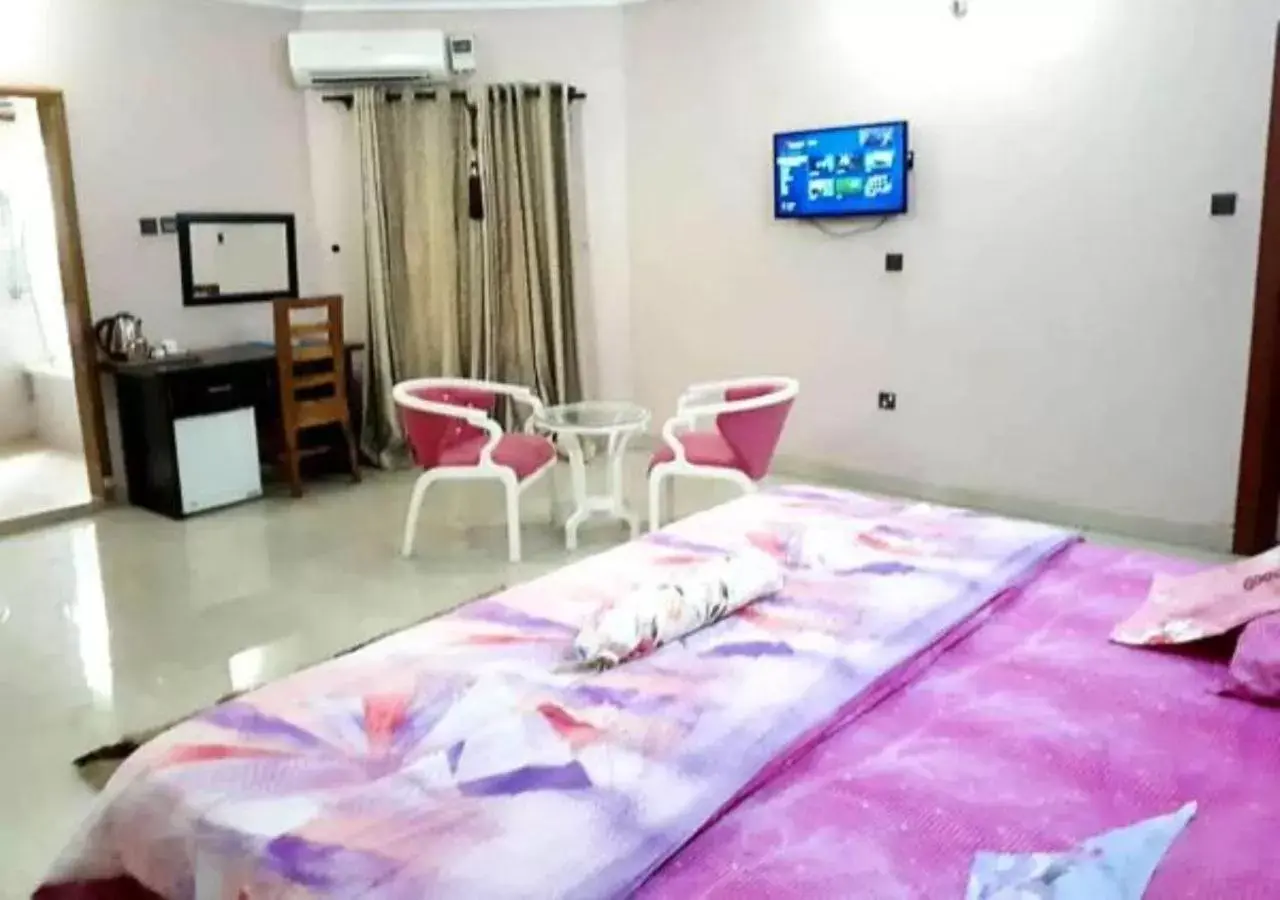 King Suite in Nue-Crest Hotels & Suites King Suite in Nue-Crest Hotels & Suites