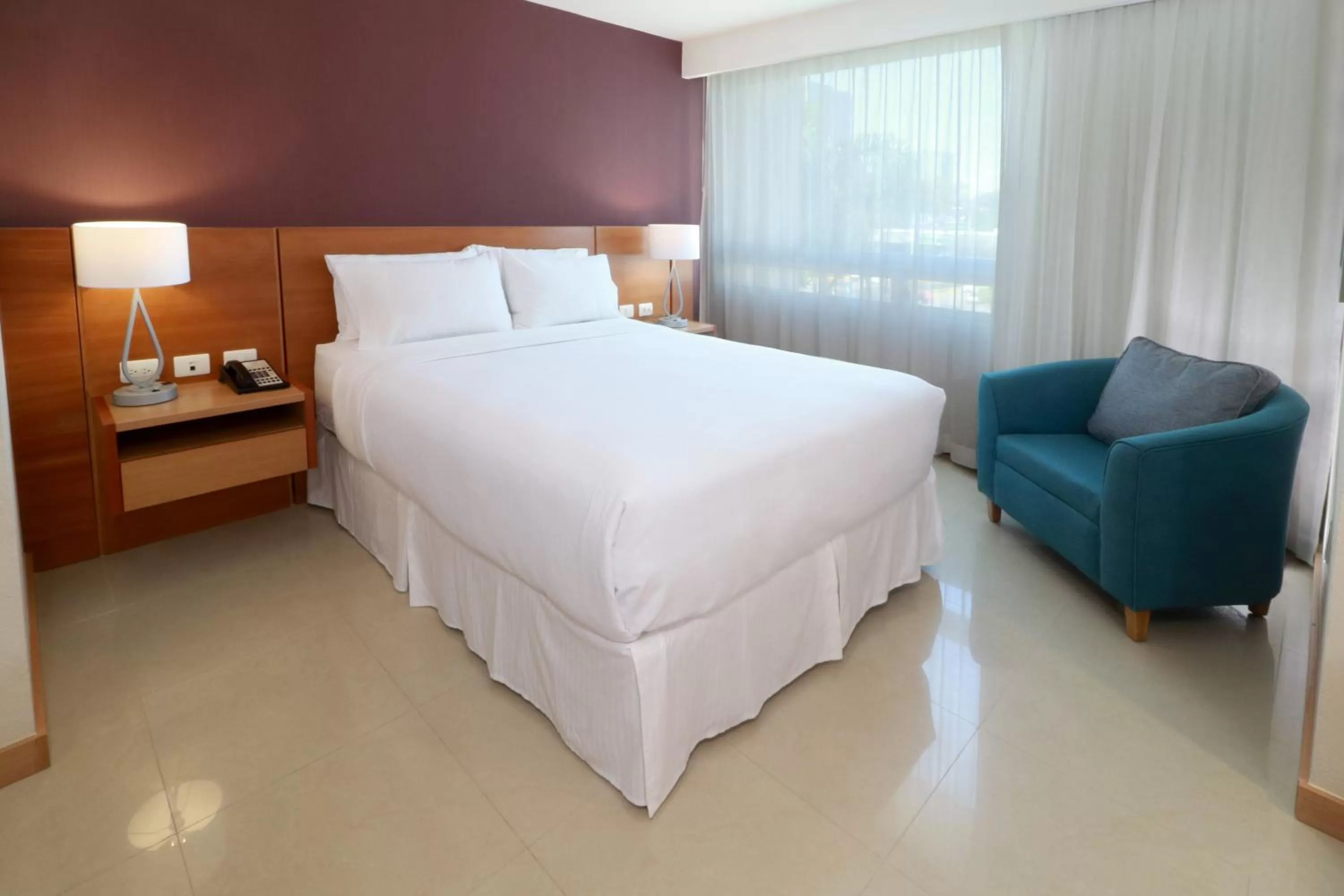 Photo of the whole room, Bed in Staybridge Suites Guadalajara Expo by IHG